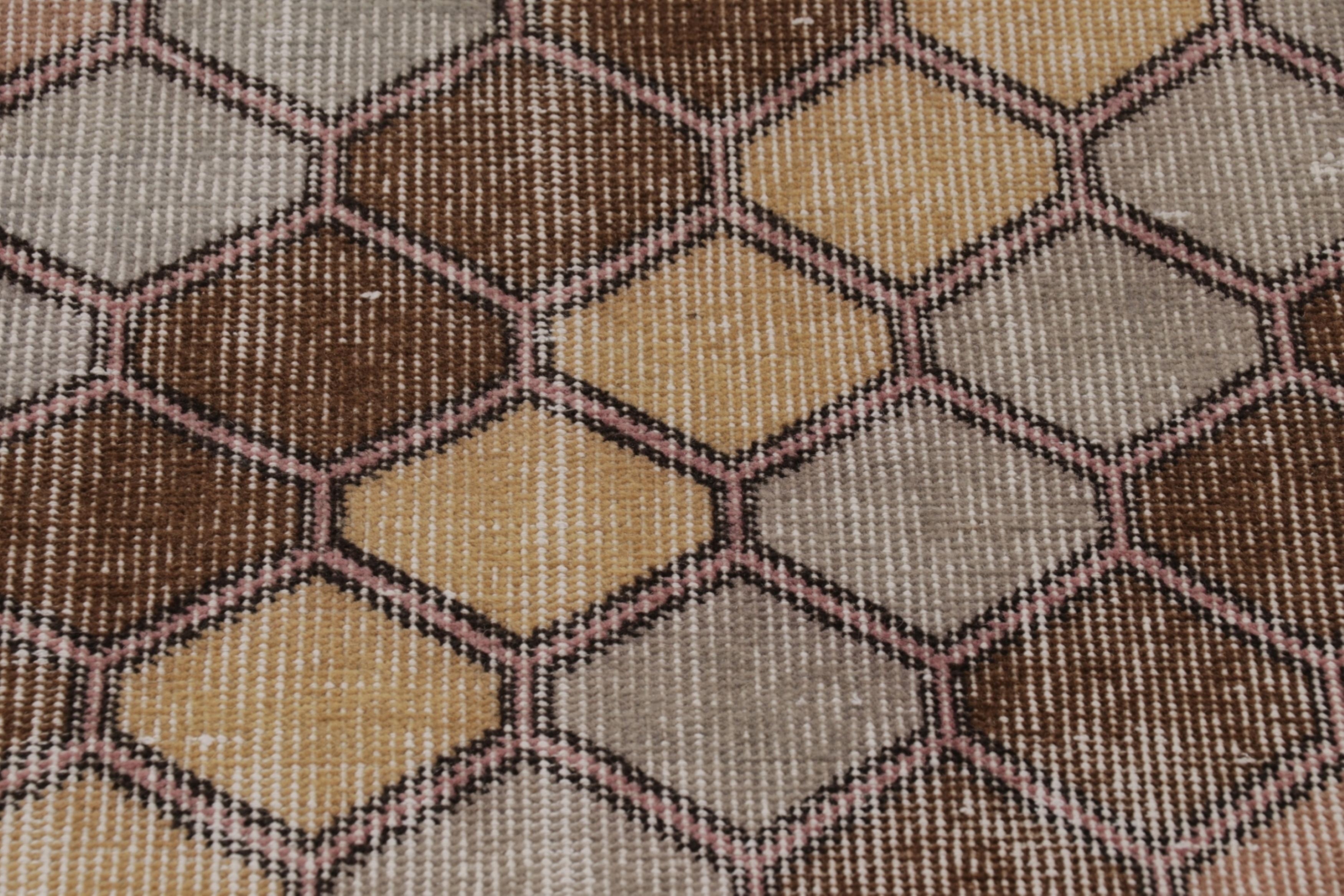 Vintage Distressed Läufer Teppich, buntes diagonales geometrisches Design - Rug & Kilim (Türkisch) im Angebot