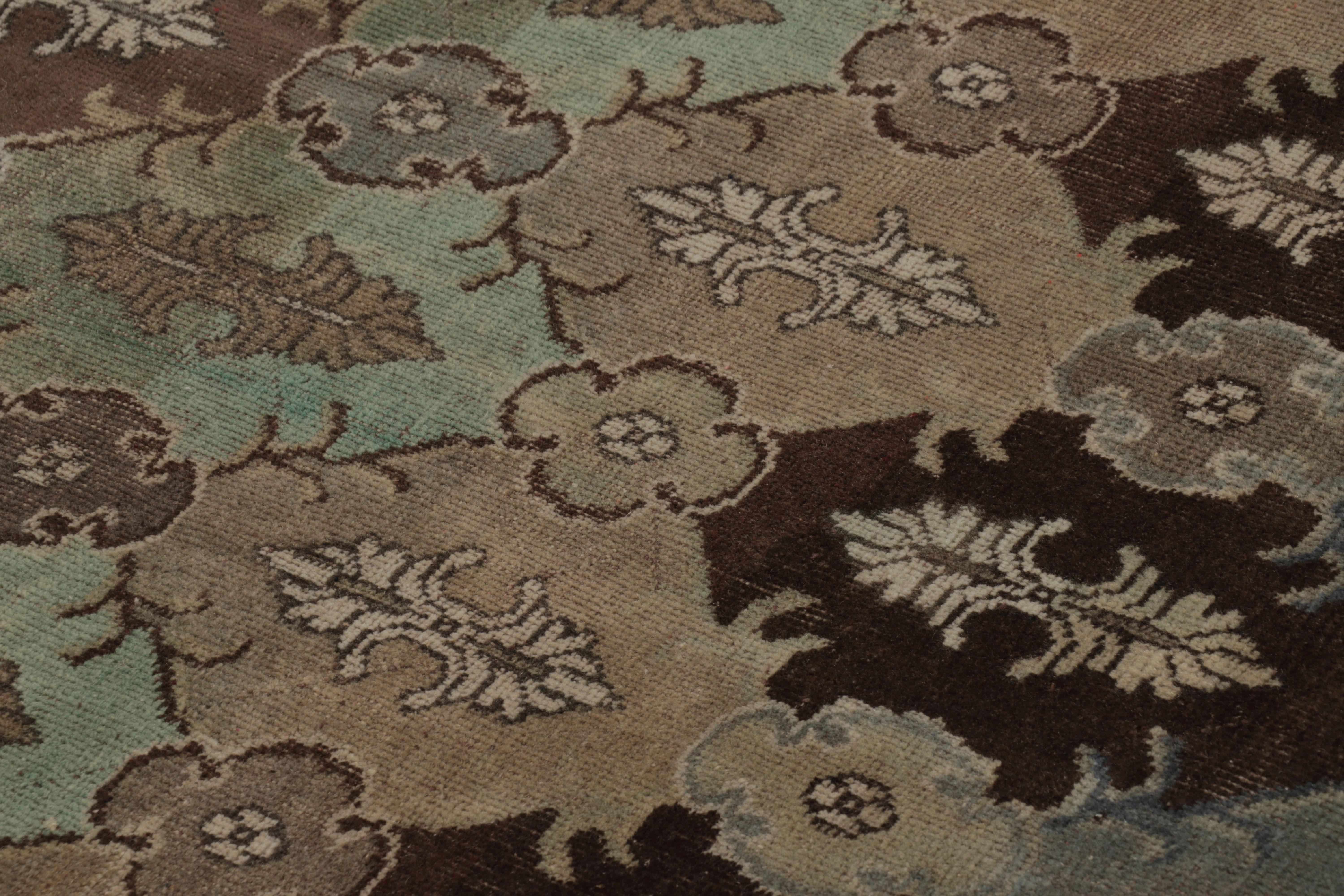 Vintage Distressed Läufer Teppich, Erdtöne Geometrische Blumenmotive  Rug & Kilim (Türkisch) im Angebot