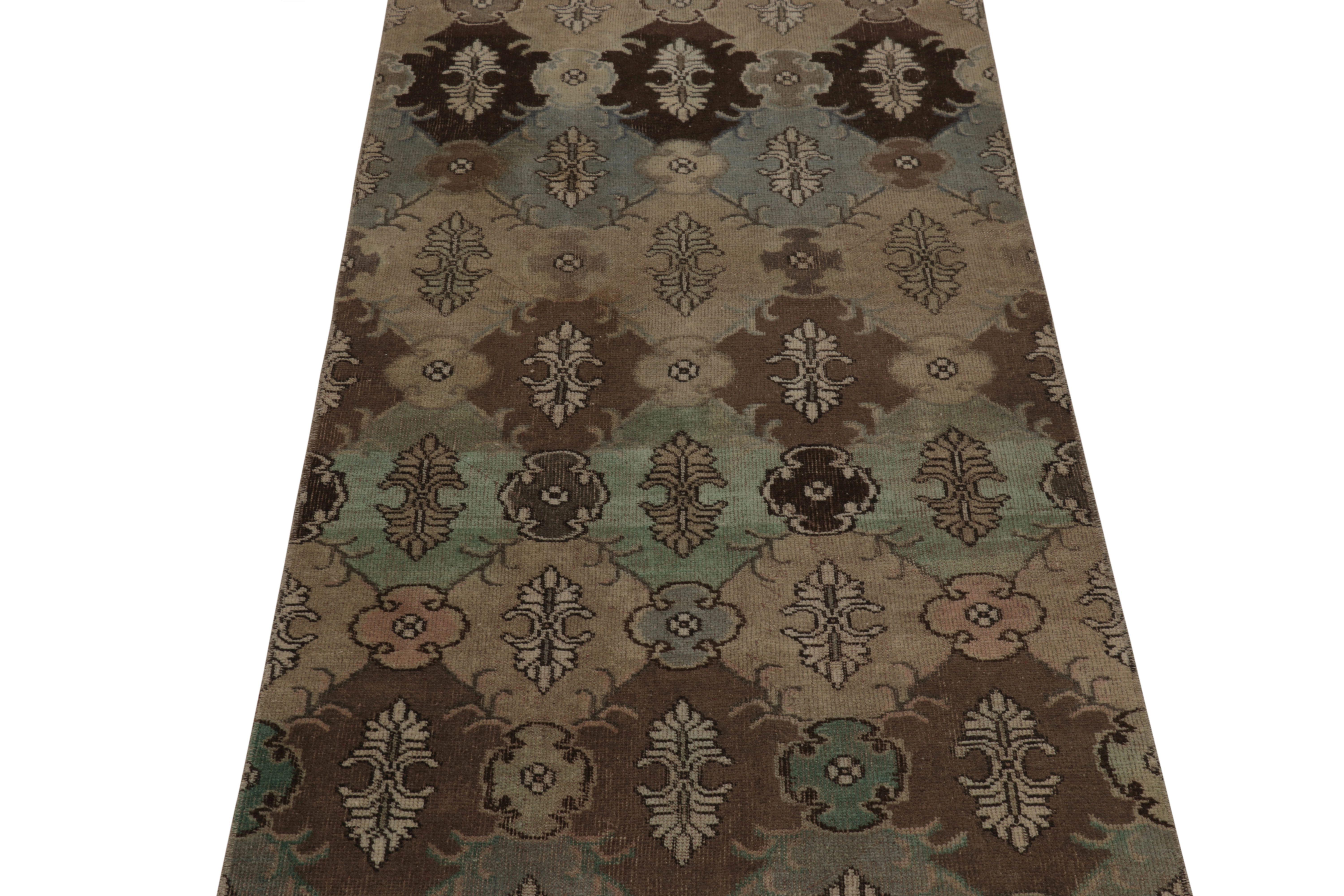 Vintage Distressed Läufer Teppich, Erdtöne Geometrische Blumenmotive  Rug & Kilim (Handgeknüpft) im Angebot