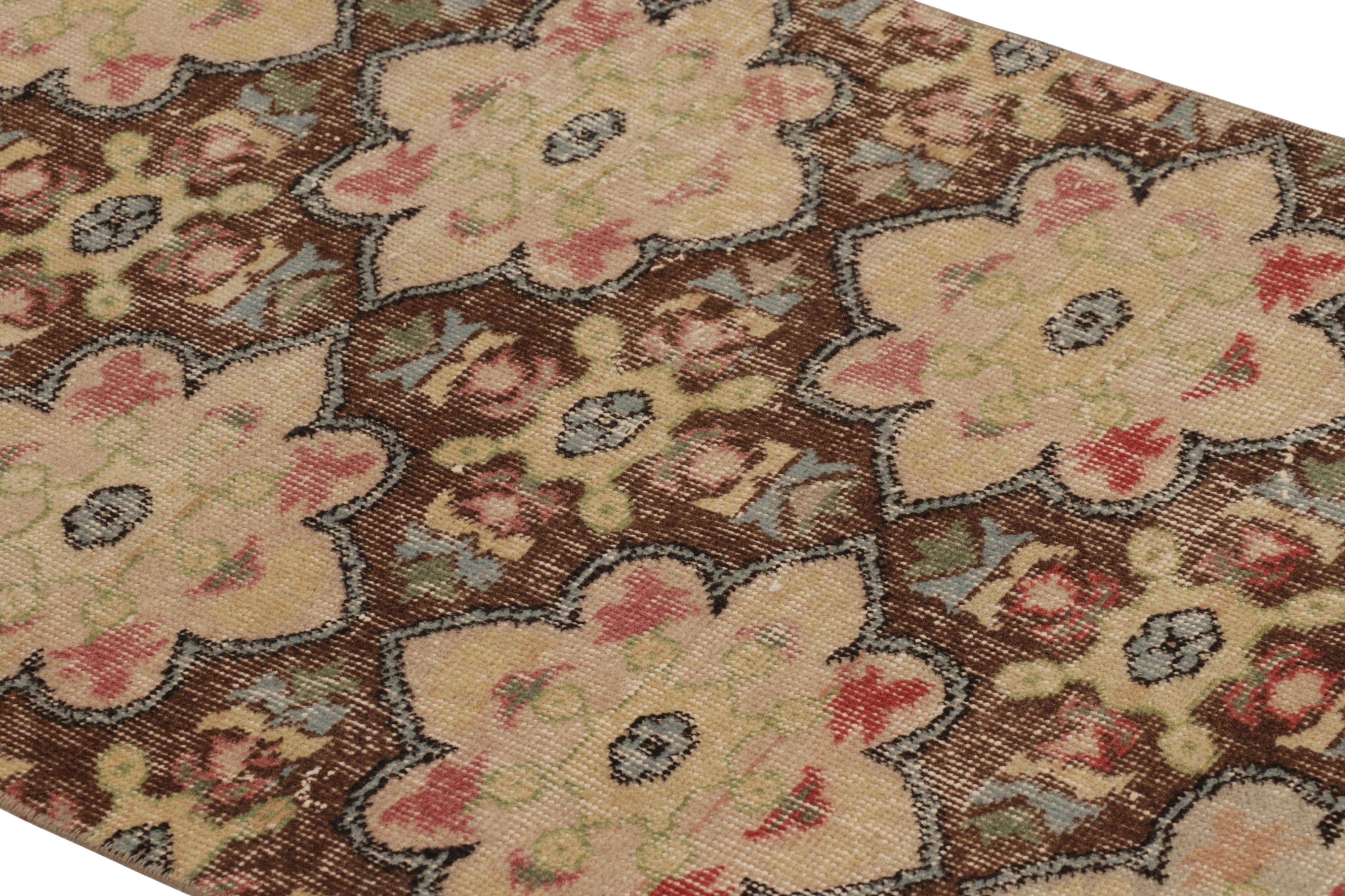 Vintage Distressed Läufer, verblasste braune botanische Medaillons - Rug & Kilim (Handgewebt) im Angebot