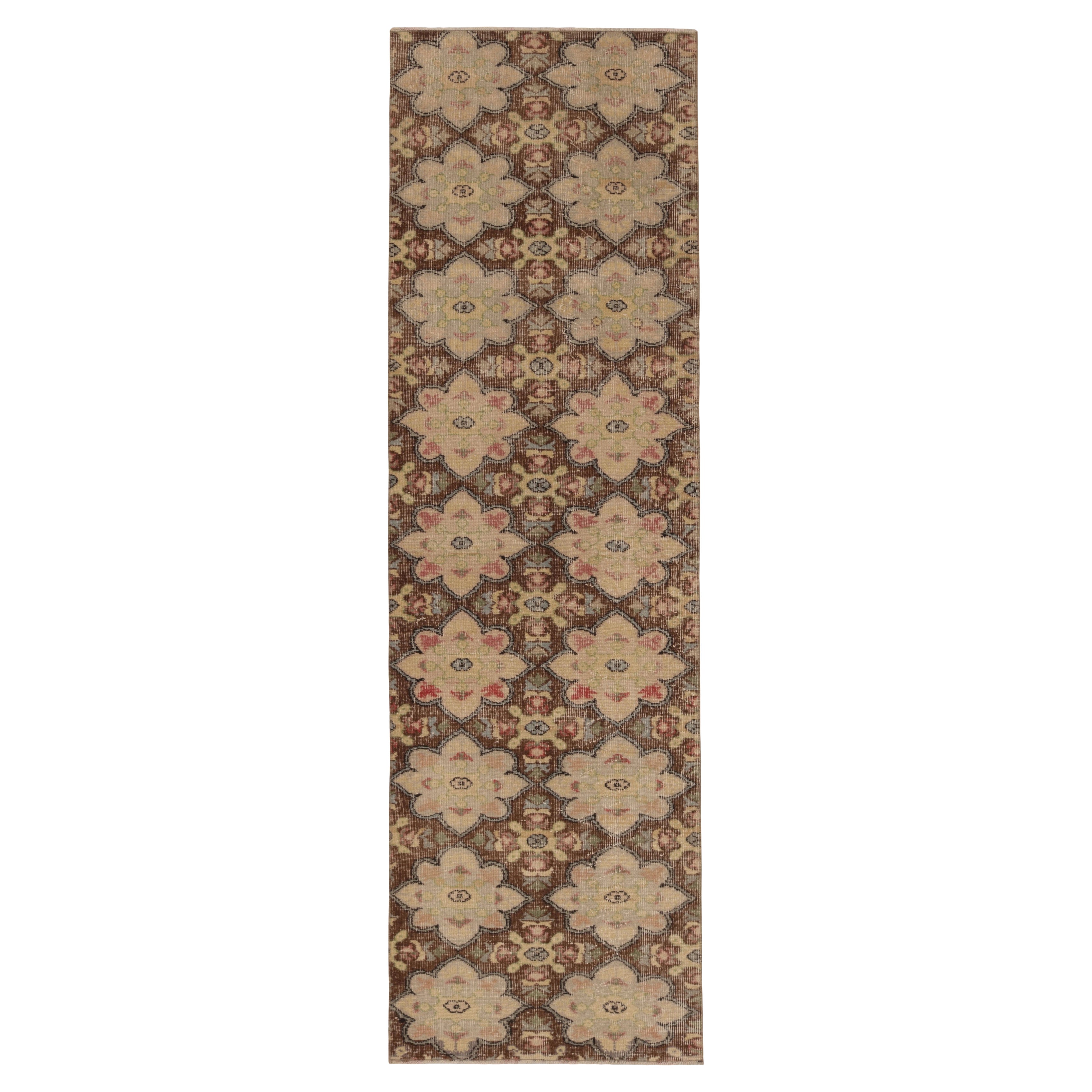 Vintage Distressed Läufer, verblasste braune botanische Medaillons - Rug & Kilim