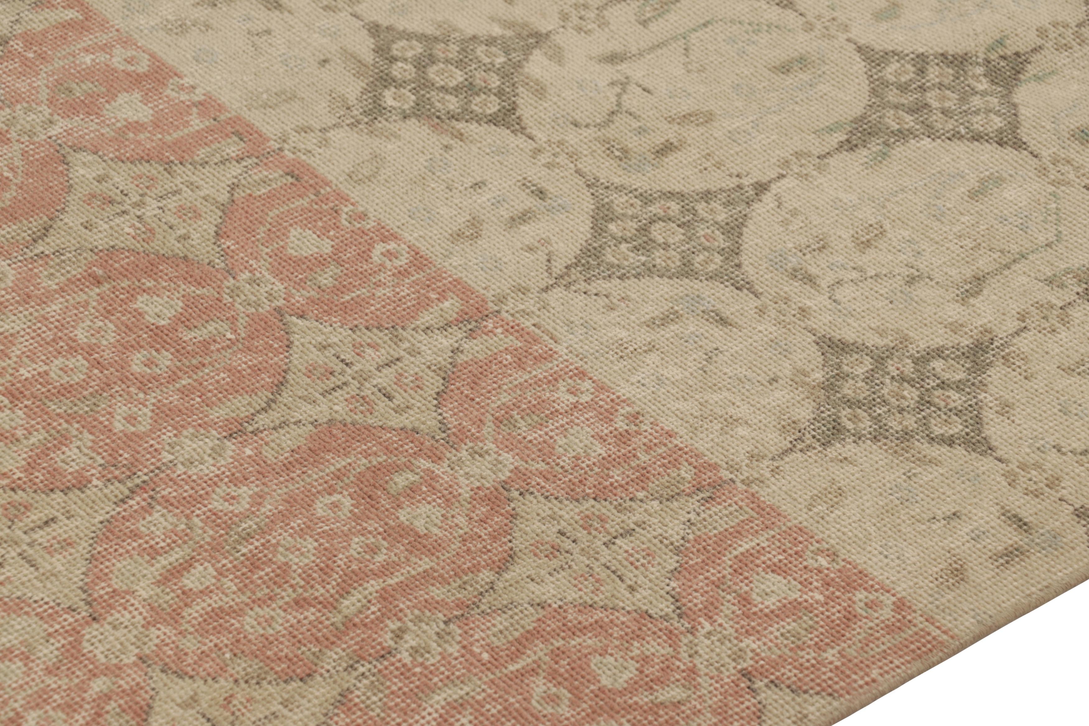 Vintage Distressed Läufer Teppich, Rosa und Beige Geometrische Muster - Rug & Kilim (Türkisch) im Angebot