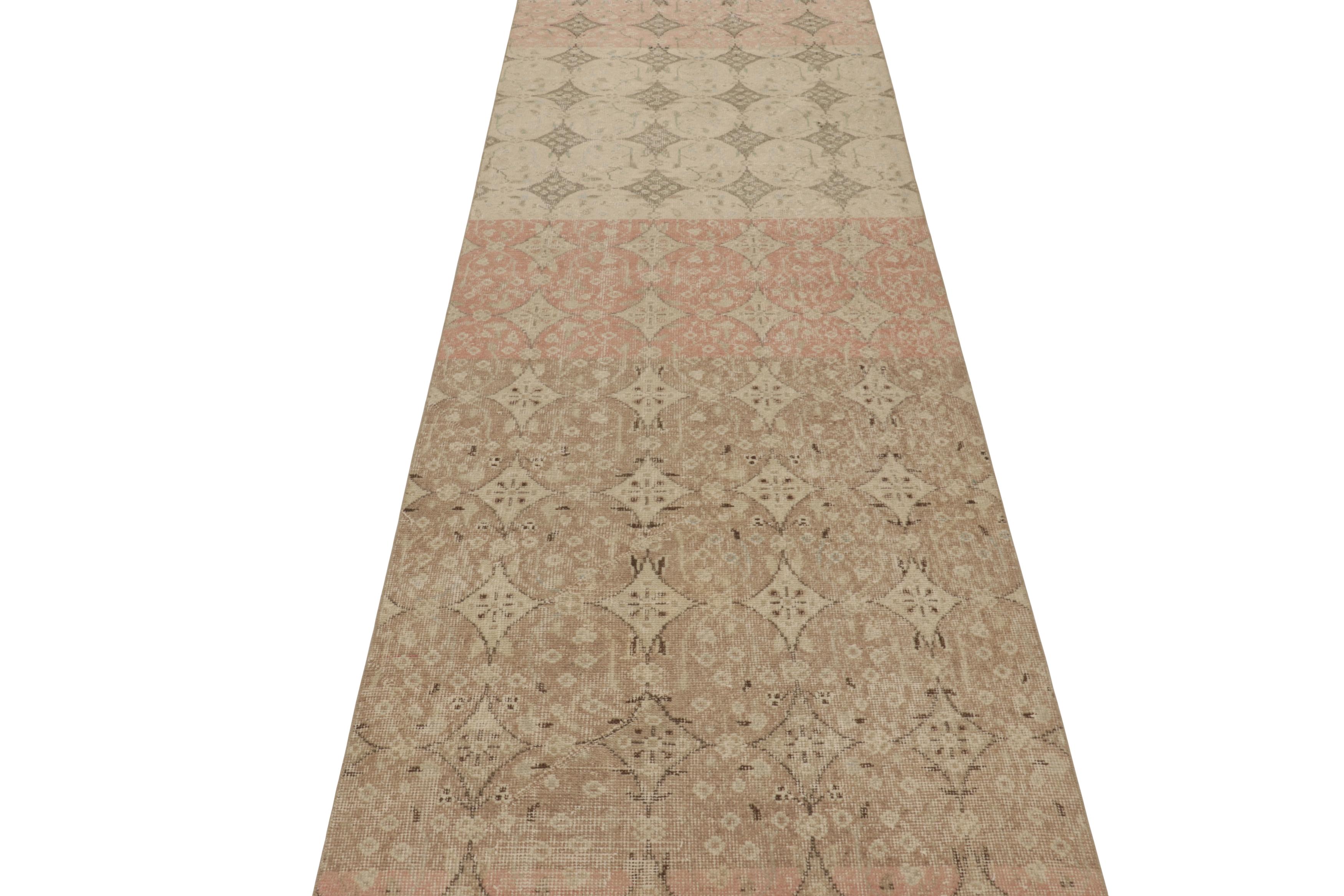 Vintage Distressed Läufer Teppich, Rosa und Beige Geometrische Muster - Rug & Kilim (Handgeknüpft) im Angebot