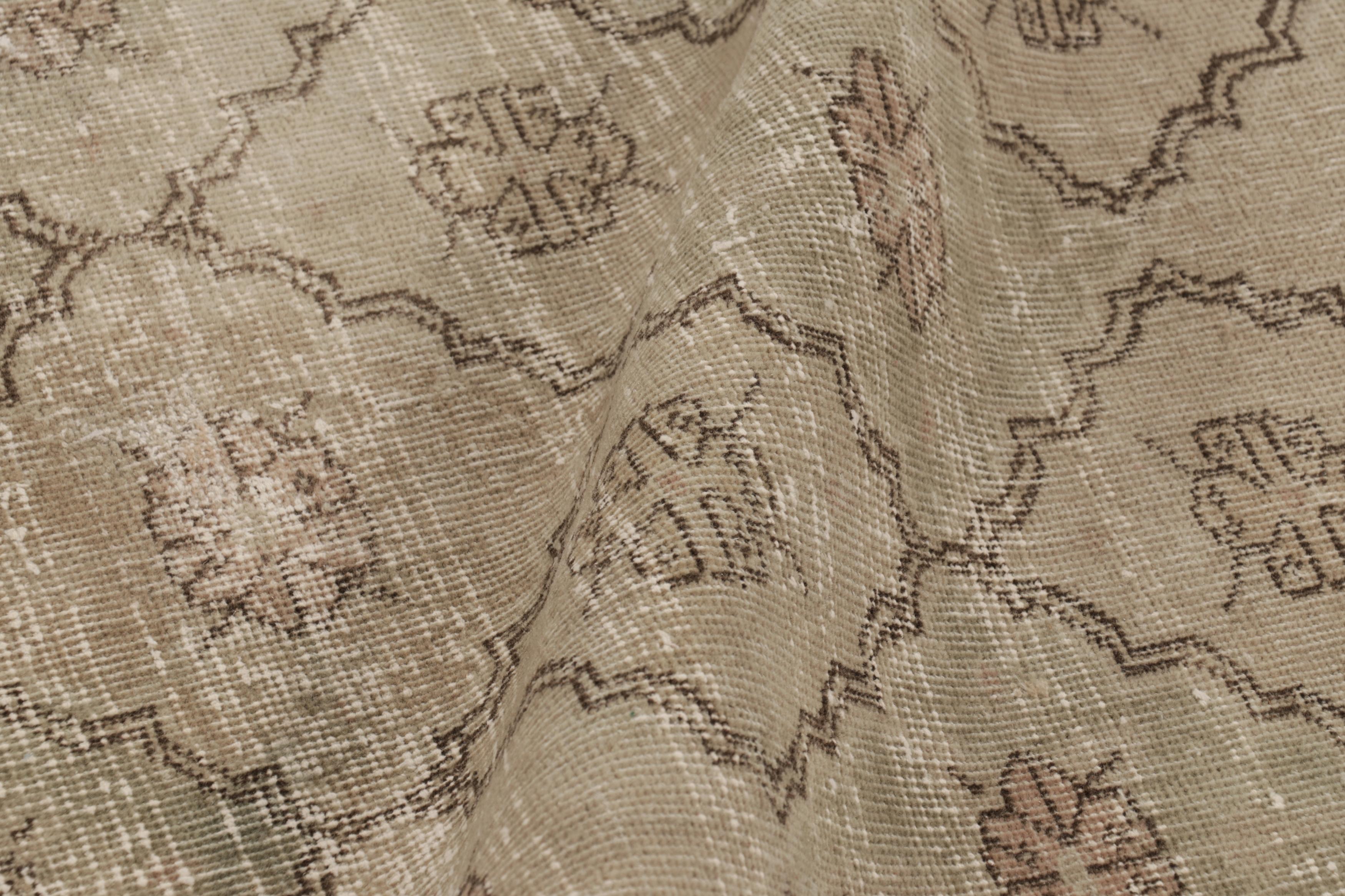 Vintage Distressed Läufer Teppich, Rosa und Beige Geometrische Muster - Rug & Kilim (Wolle) im Angebot