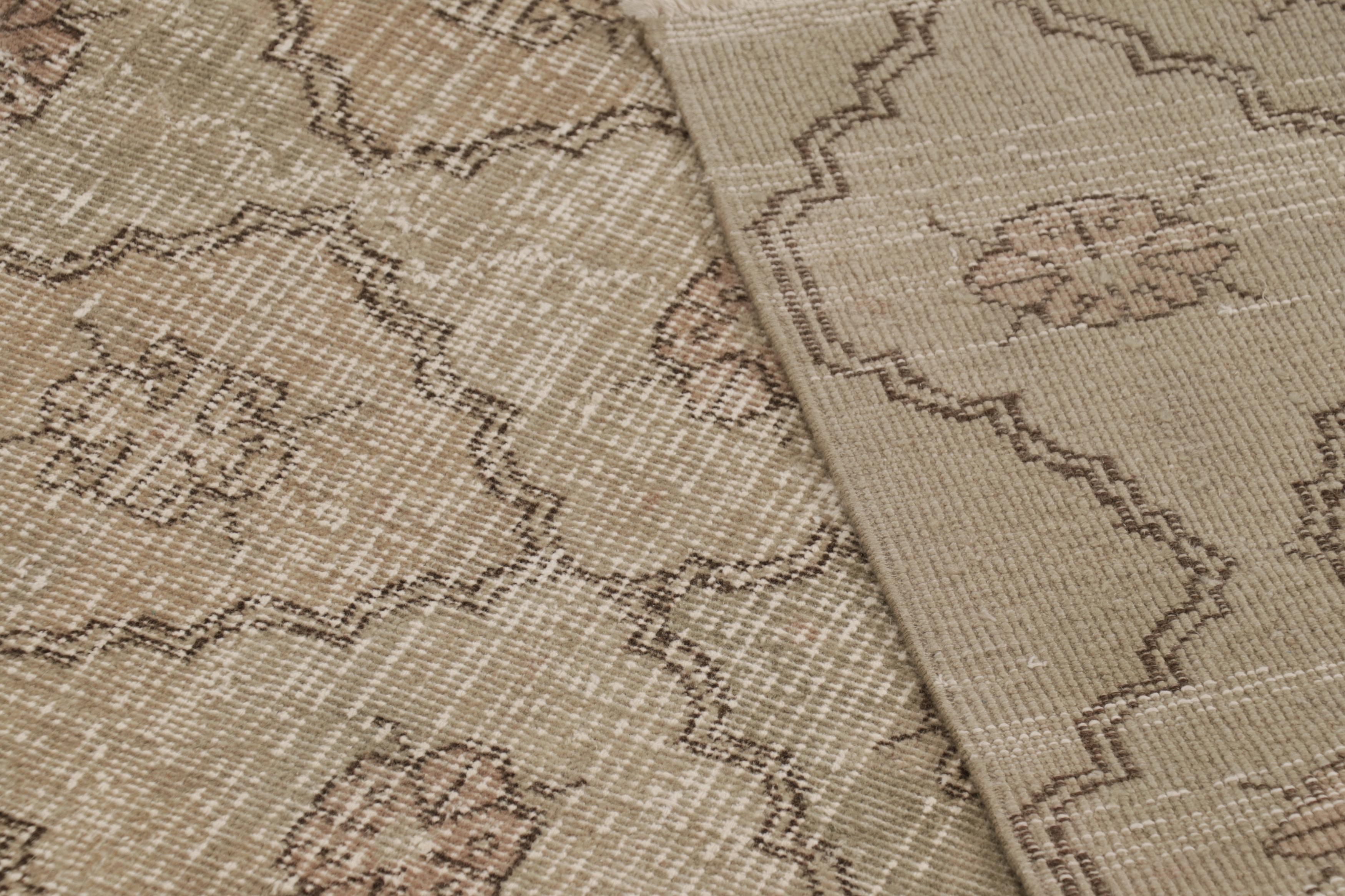 Vintage Distressed Läufer Teppich, Rosa und Beige Geometrische Muster - Rug & Kilim im Angebot 1