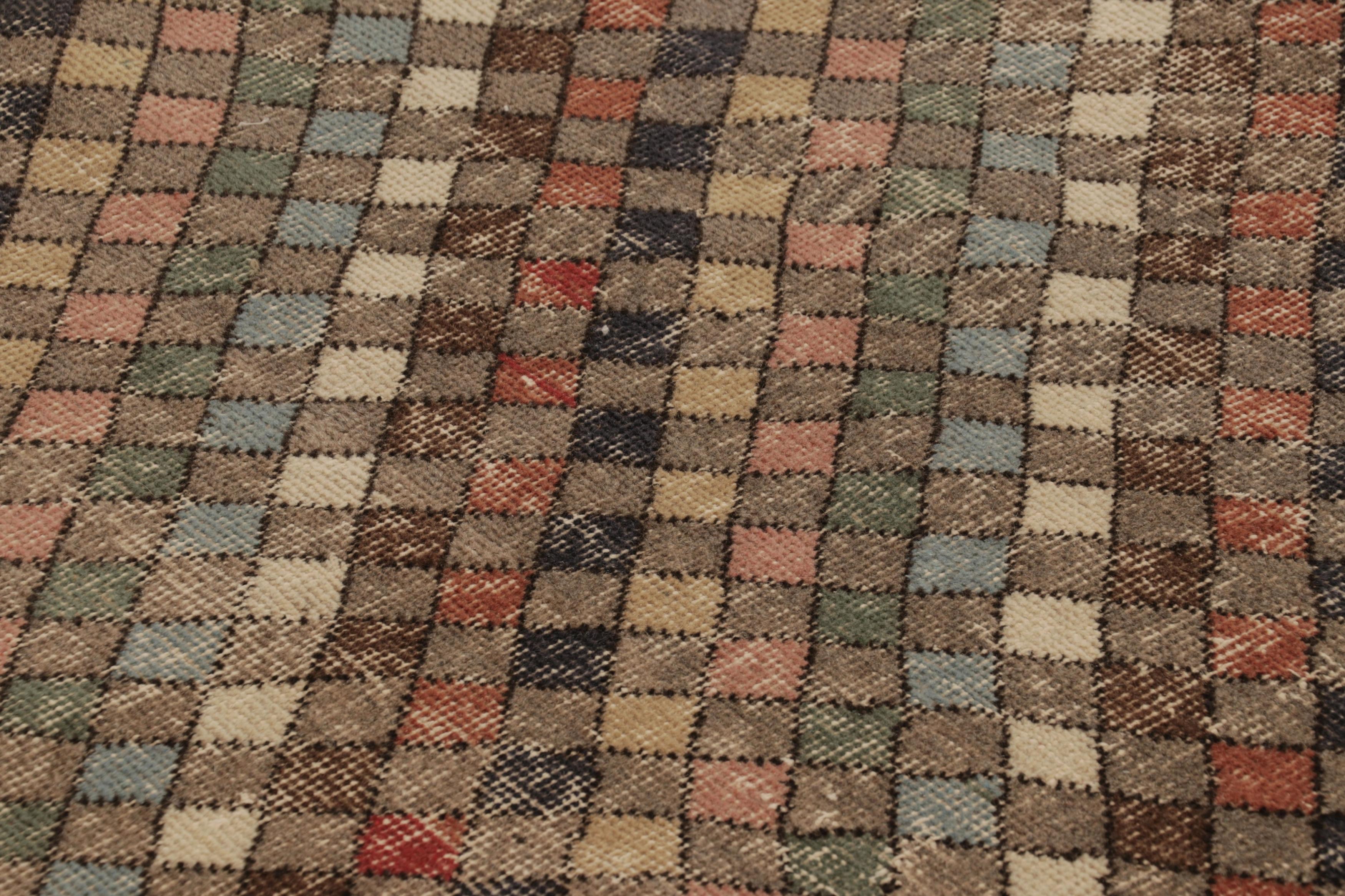 Vintage Distressed Runner Rug, Polychromatic Diamond Pattern - Rug & Kilim (Handgewebt) im Angebot