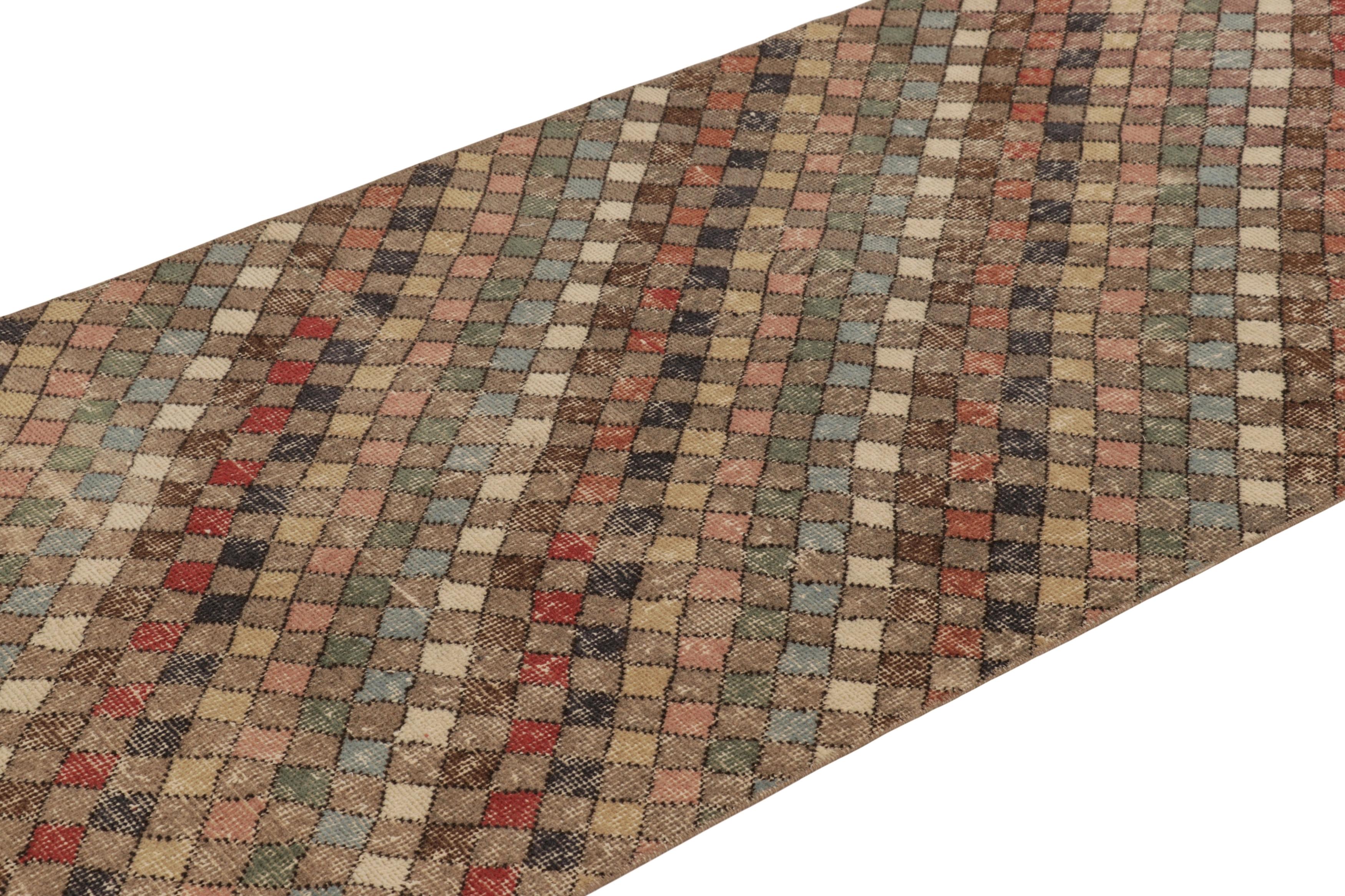 Vintage Distressed Runner Rug, Polychromatic Diamond Pattern - Rug & Kilim im Angebot 1