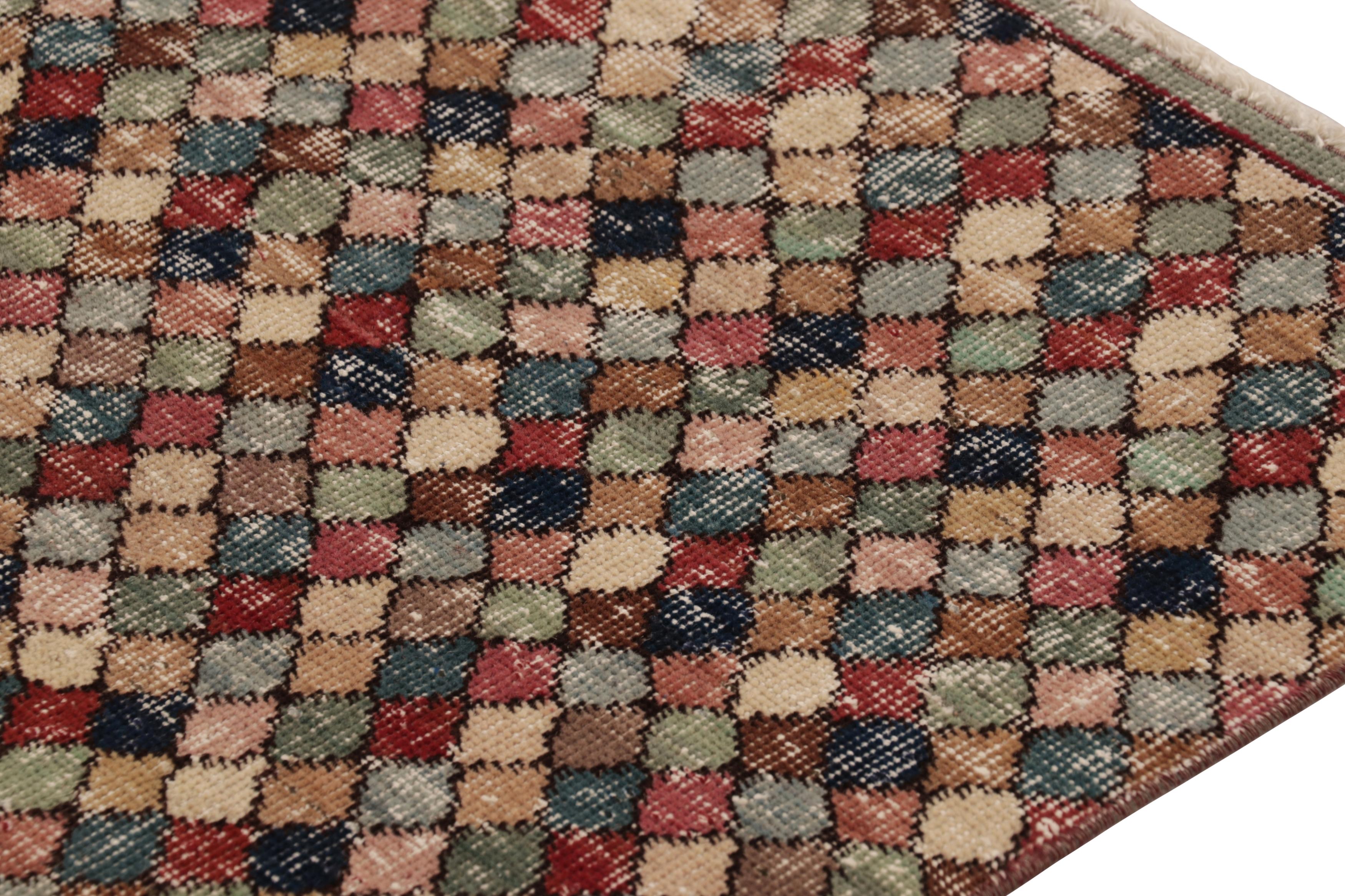 Tribal Vintage Distressed Runner Rug, Polychromatic Geometric Pattern - Rug & Kilim en vente