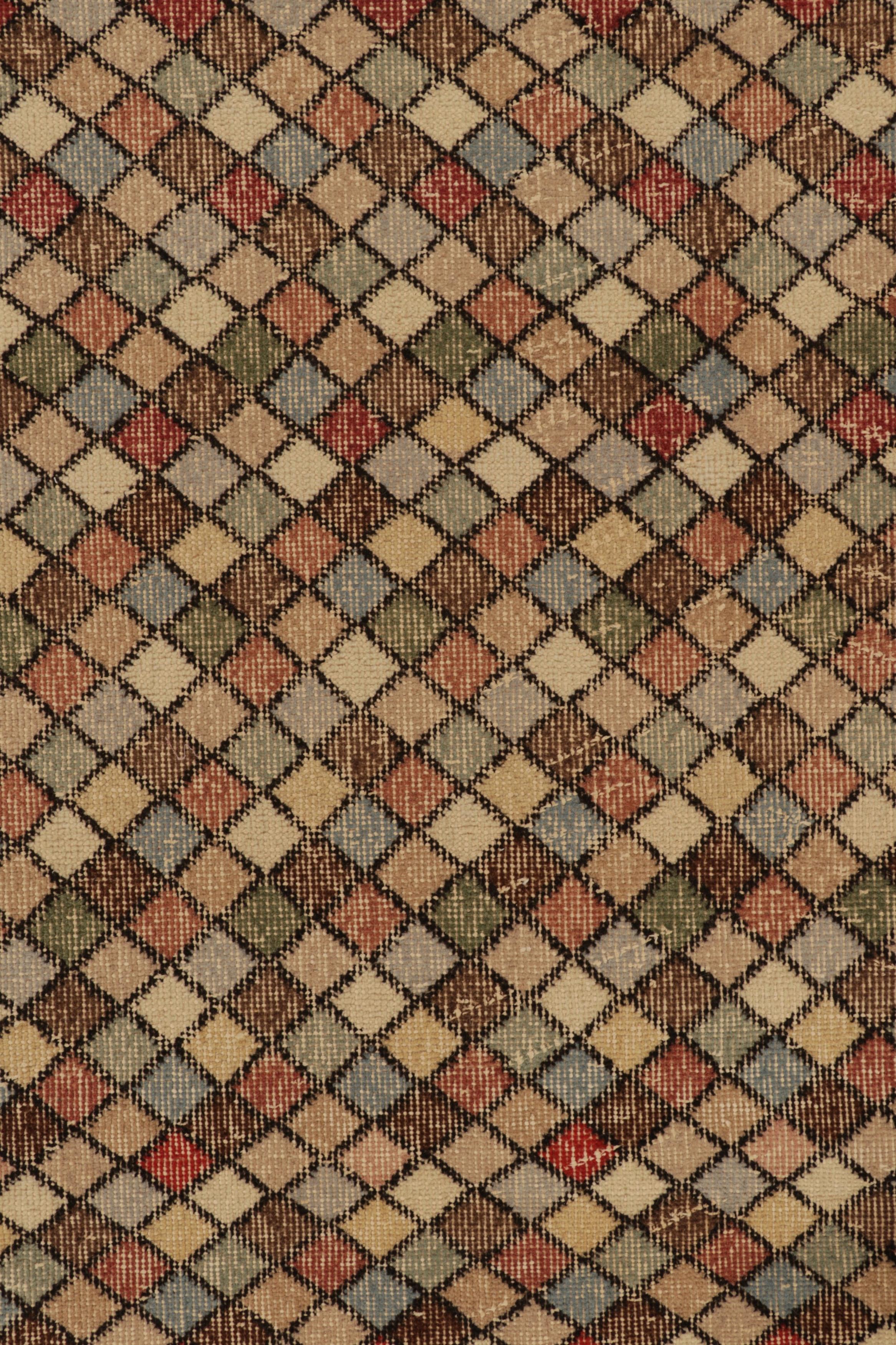 Vintage Distressed Runner Rug, Polychromatic Geometric Pattern - Rug & Kilim (Handgewebt) im Angebot