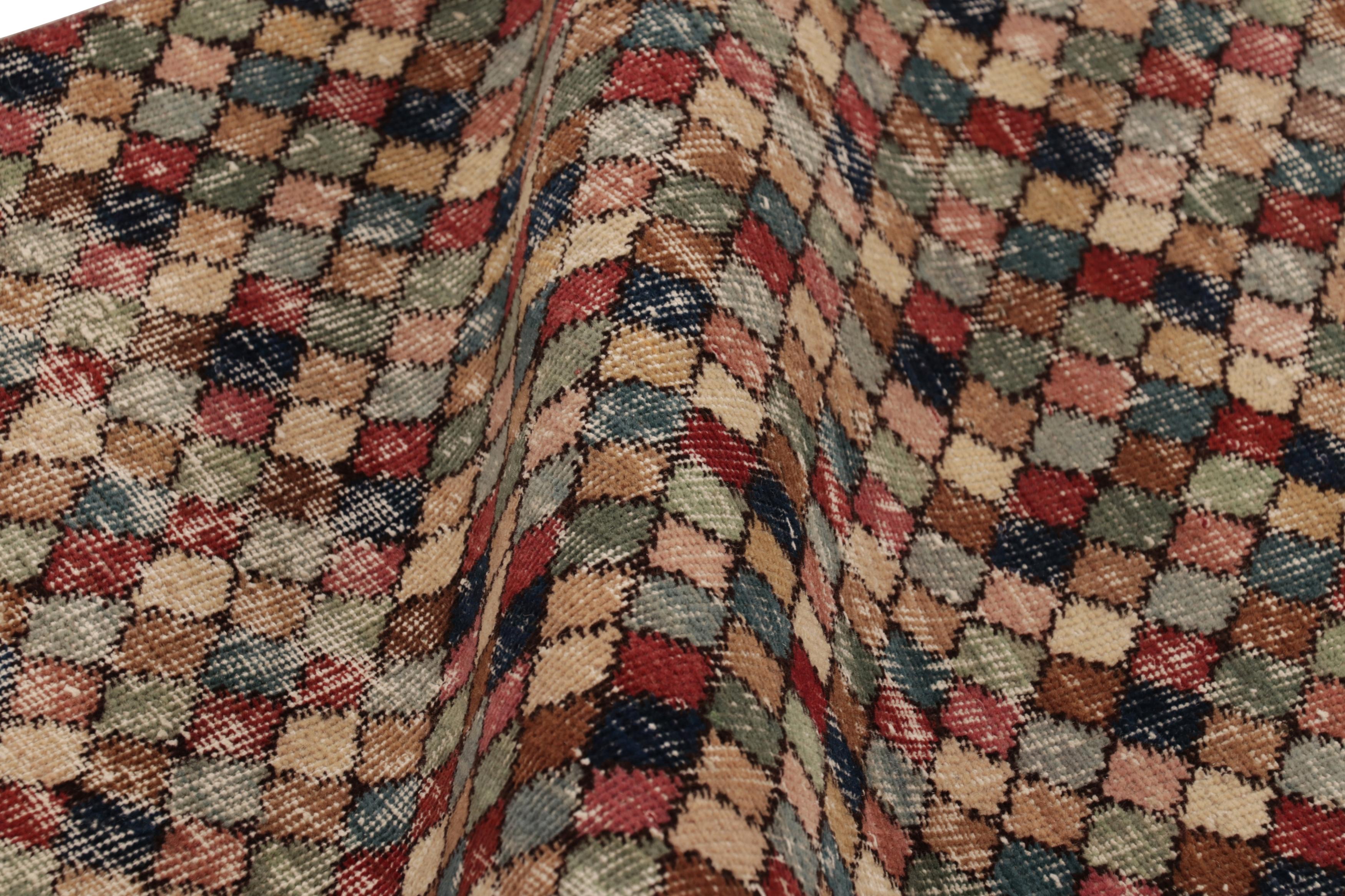 Milieu du XXe siècle Vintage Distressed Runner Rug, Polychromatic Geometric Pattern - Rug & Kilim en vente