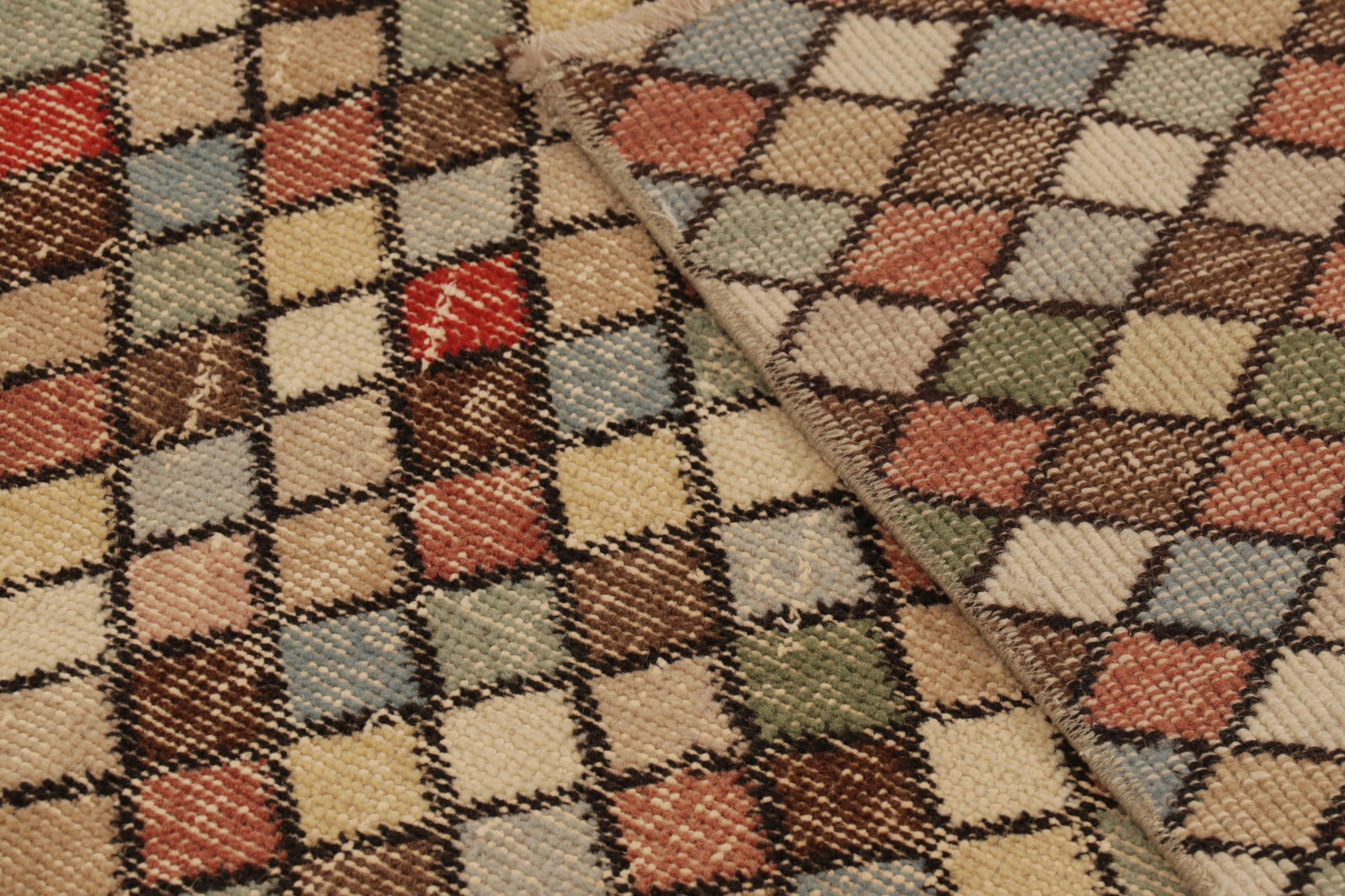 Vintage Distressed Runner Rug, Polychromatic Geometric Pattern - Rug & Kilim (Wolle) im Angebot