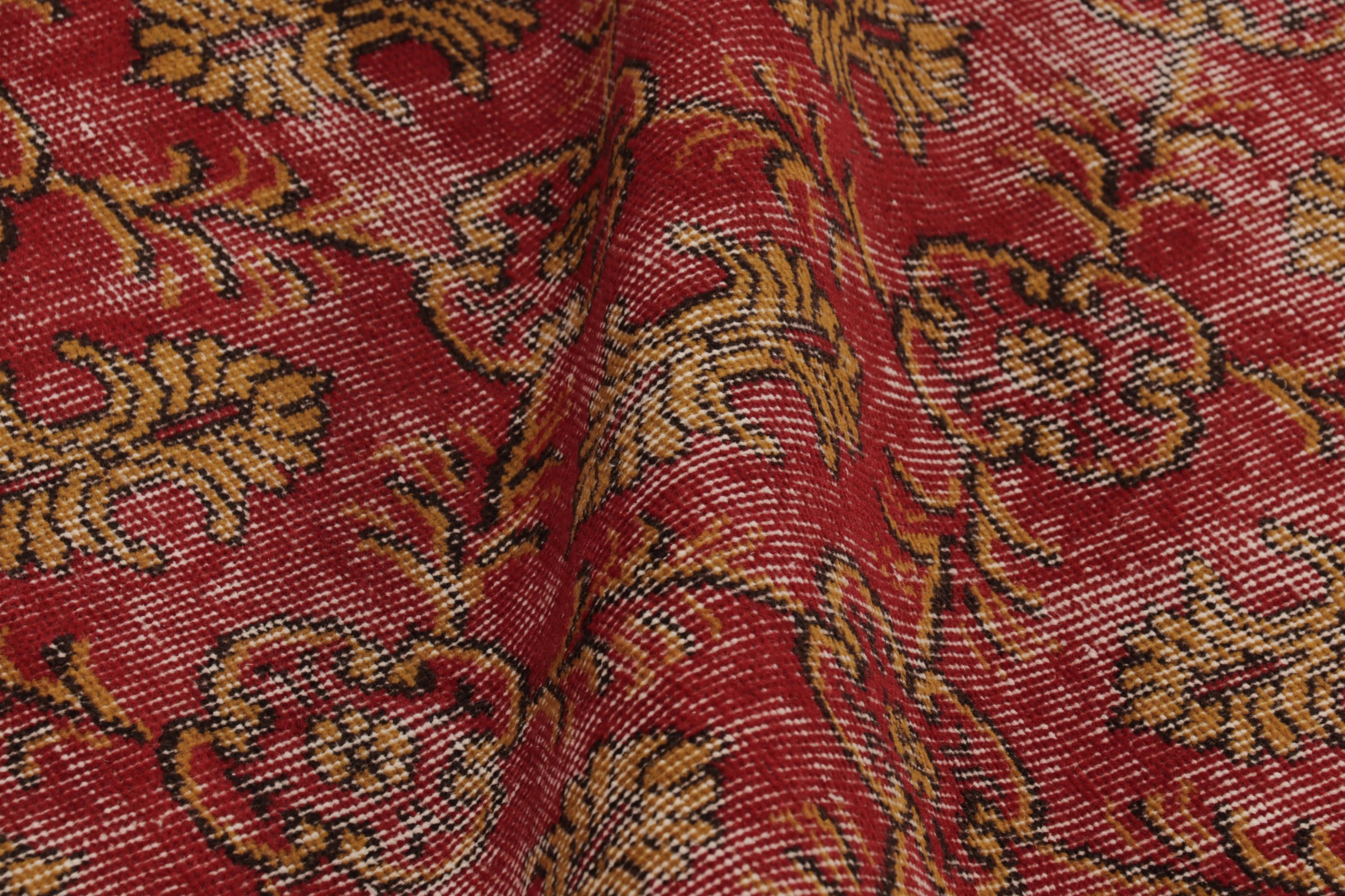 Vintage Distressed Läufer, rot-goldenes Blumenmuster - Rug & Kilim (Mittleres 19. Jahrhundert) im Angebot