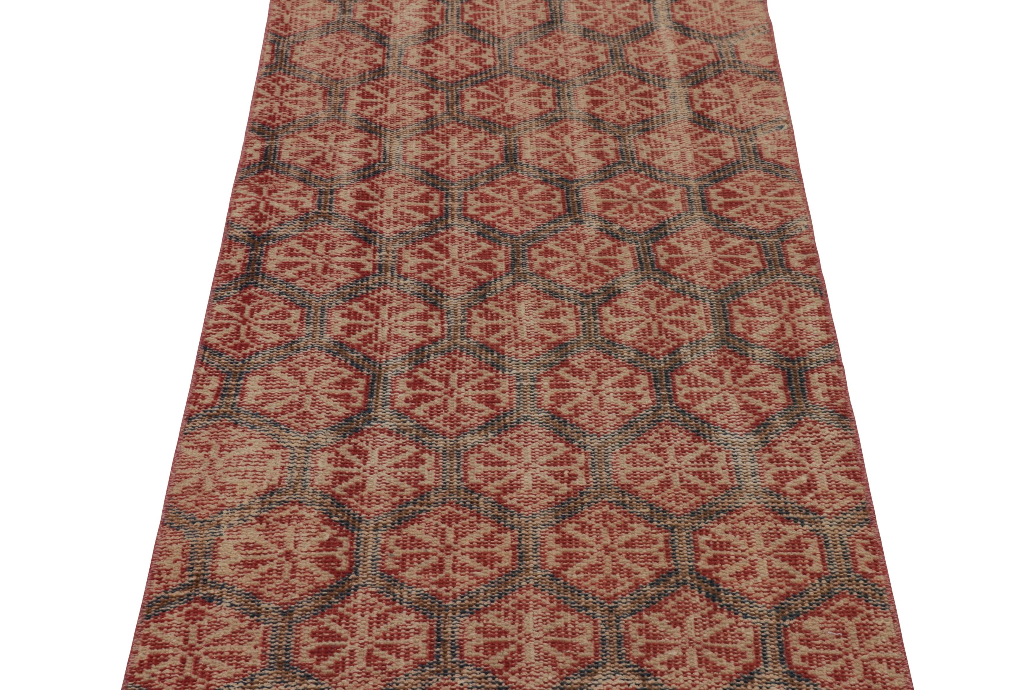 Vintage Distressed Läufer, rostblau Geometrisches Blumenmuster - Rug & Kilim (Handgewebt) im Angebot