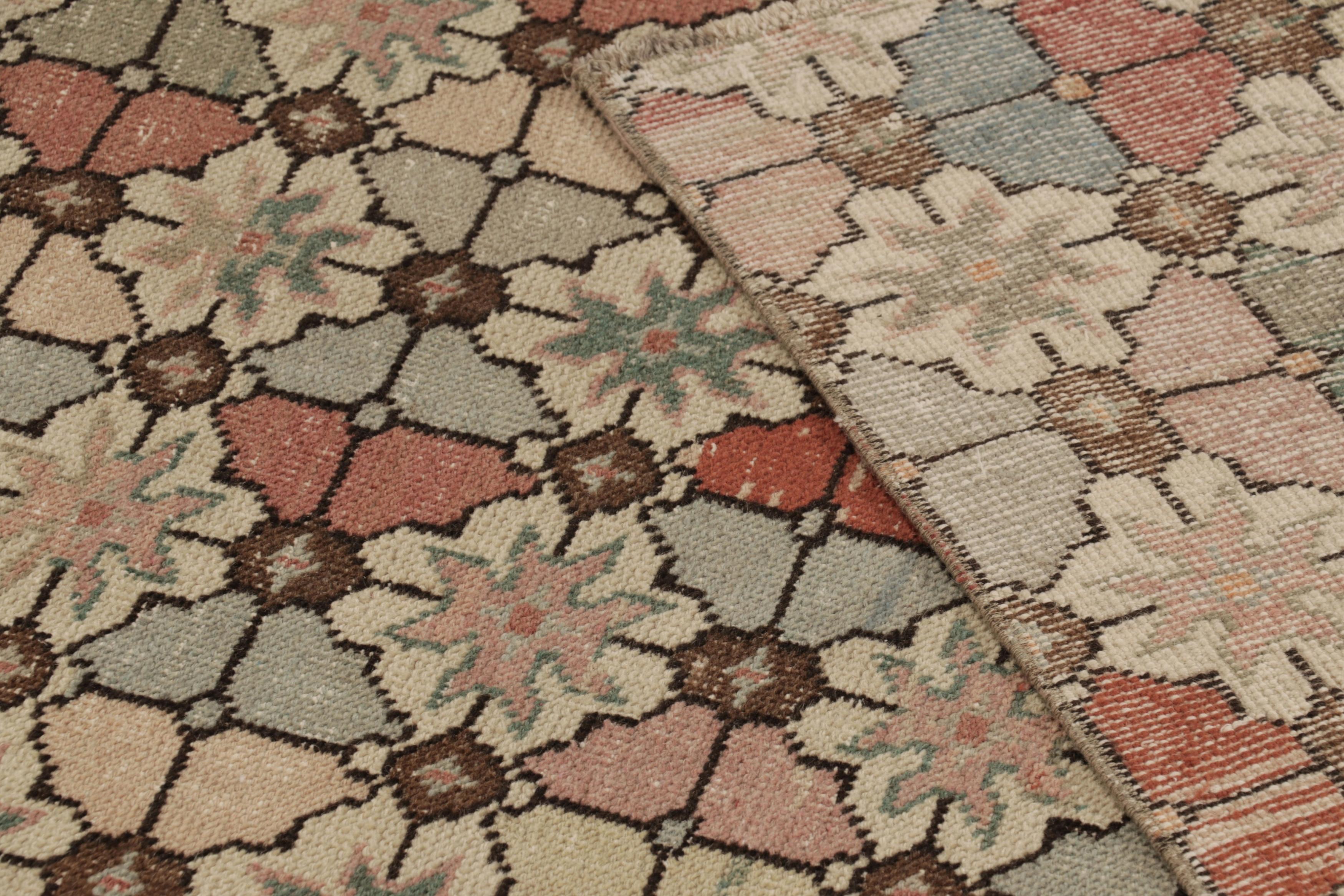 Vintage Distressed Läufer, skurrile Pastell Blumen Wiederholung - Rug & Kilim (Wolle) im Angebot