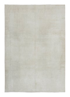 Tapis vintage à l'aspect vieilli et texturé, avec des motifs floraux dans les tons ivoire - Rug & Kilim