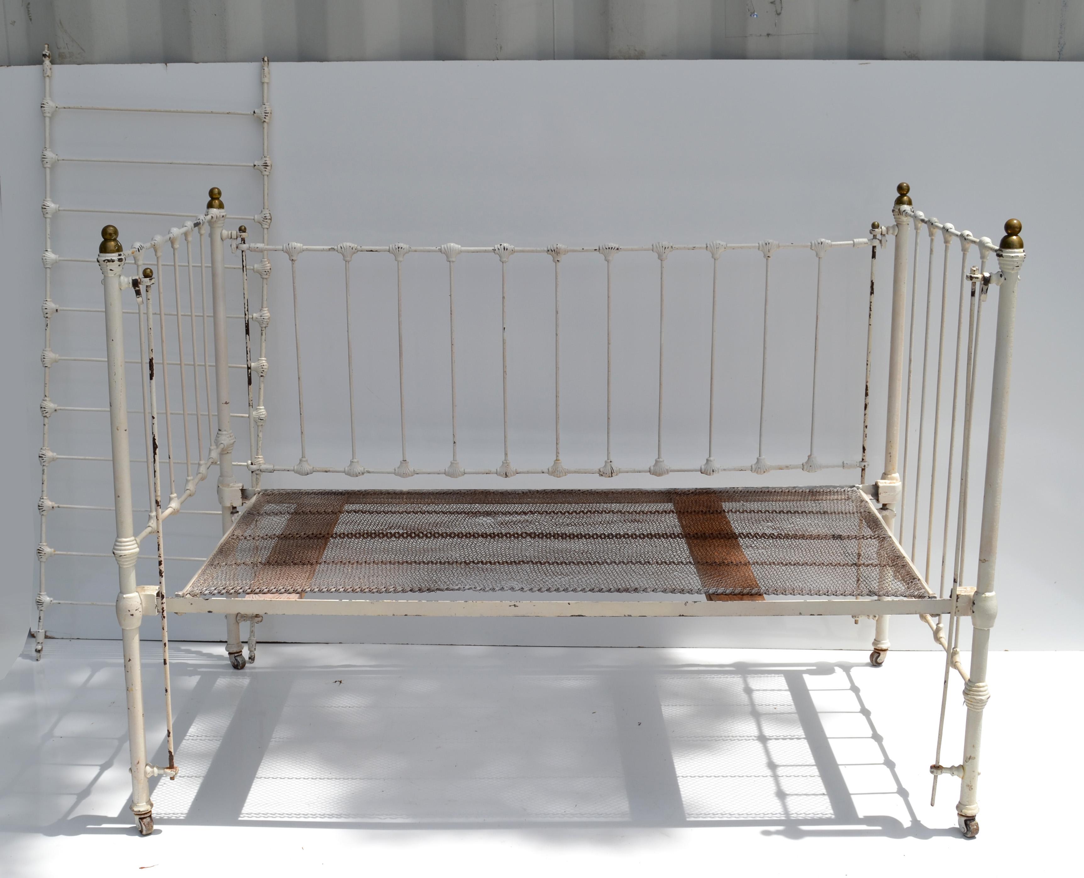 Vintage Distressed White Iron & Brass 5 Piece Daybed Crib Doll-bed Wood Casters  For Sale 5