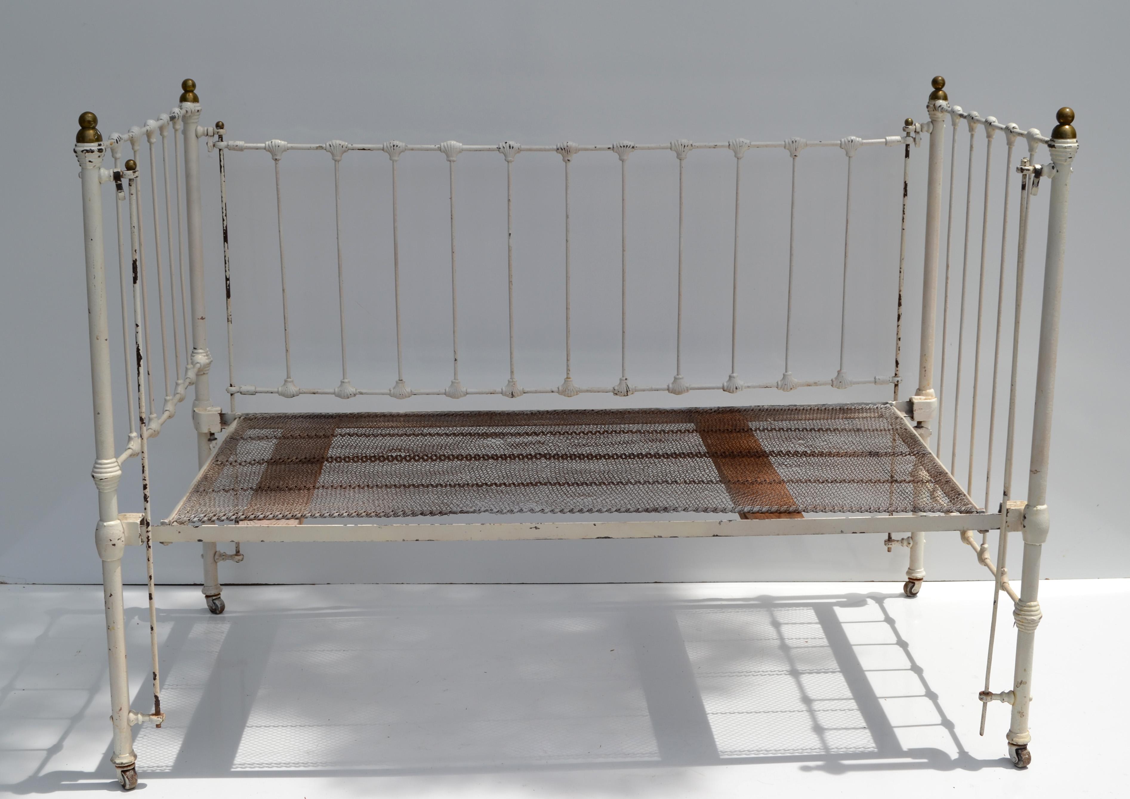American Vintage Distressed White Iron & Brass 5 Piece Daybed Crib Doll-bed Wood Casters  For Sale