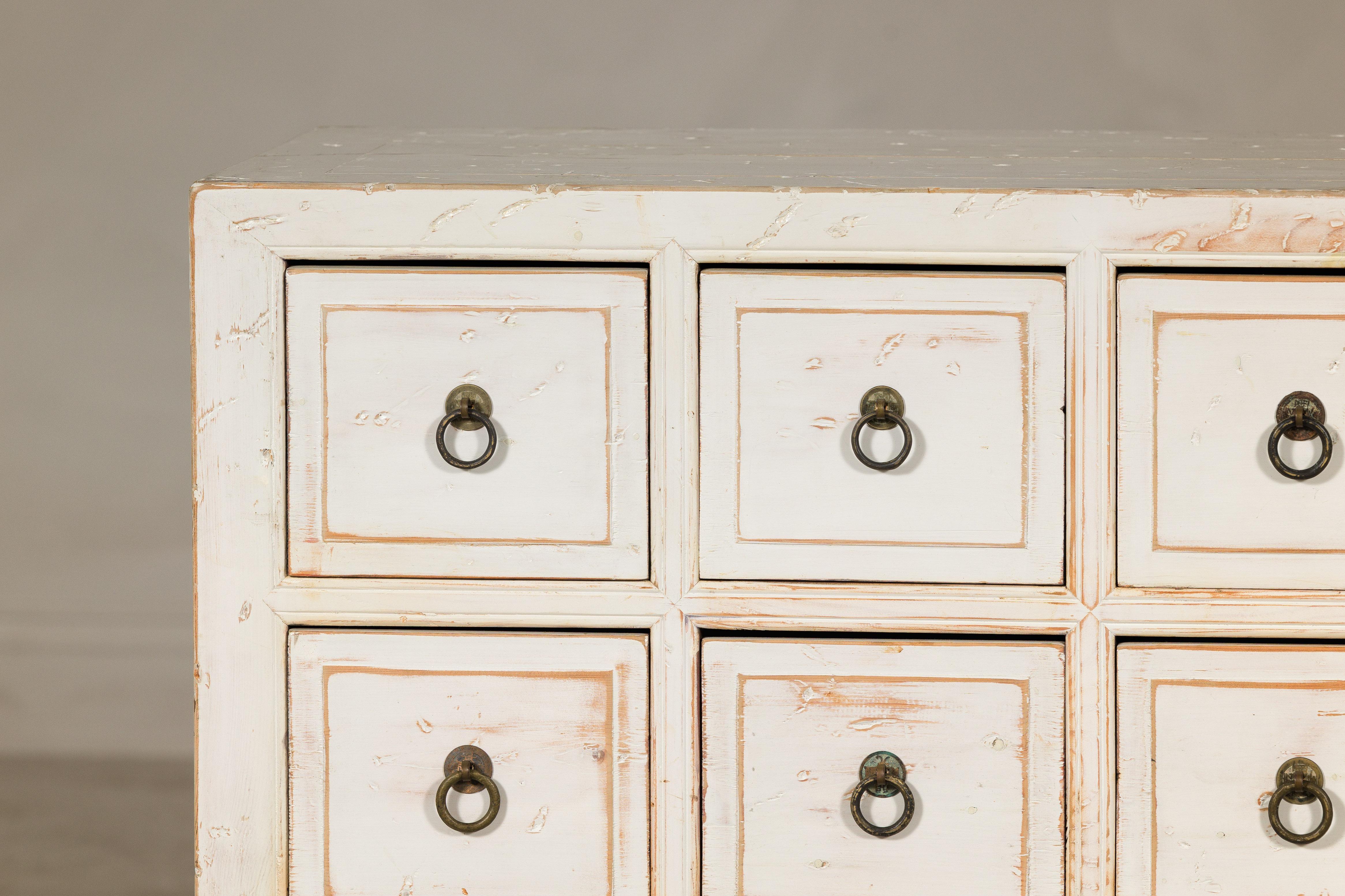 XX secolo Cassettiera vintage in lacca bianca e afflosciata - Coppia con nove cassetti in vendita