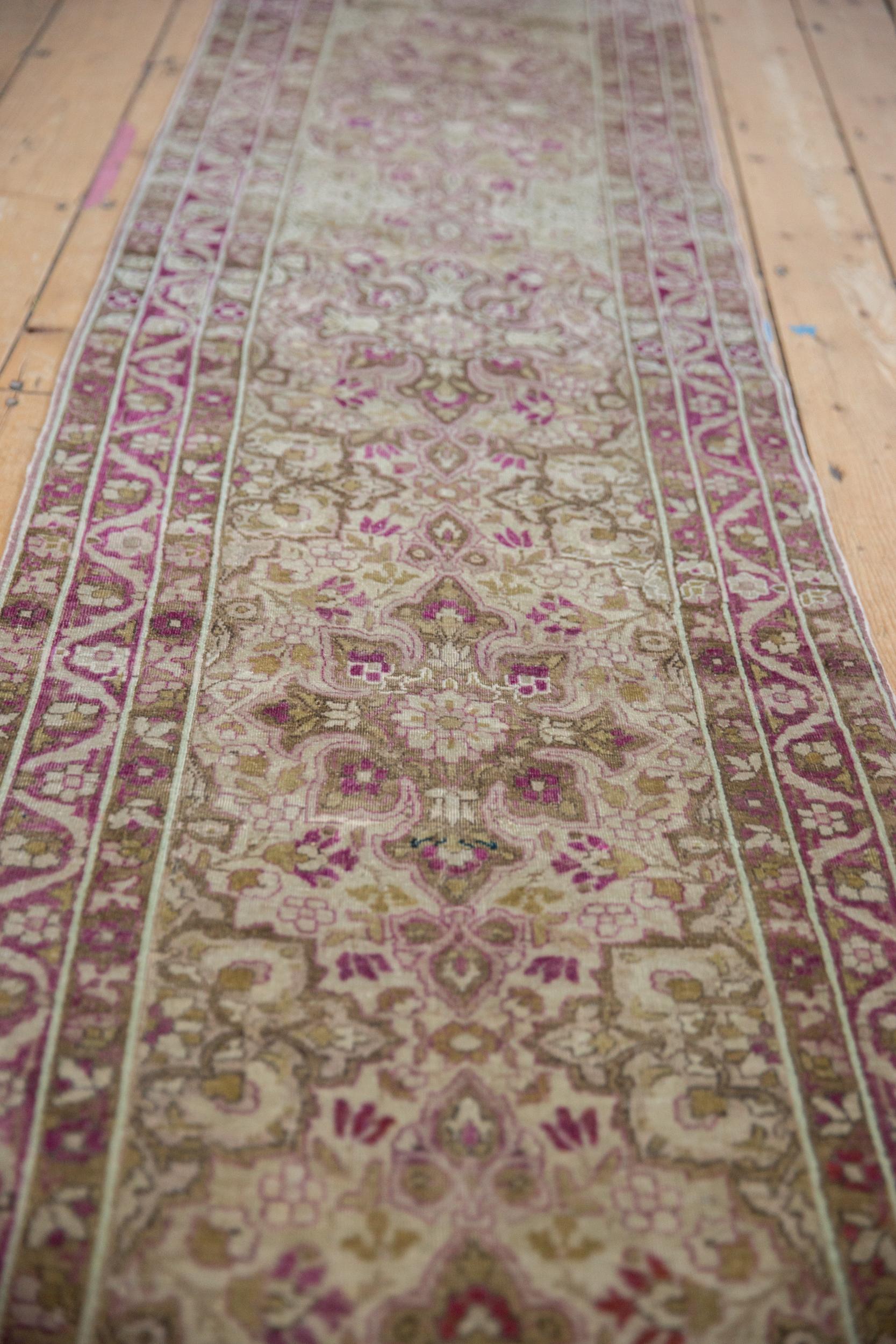 Persiano Tappeto Yezd vintage e invecchiato Runner in vendita