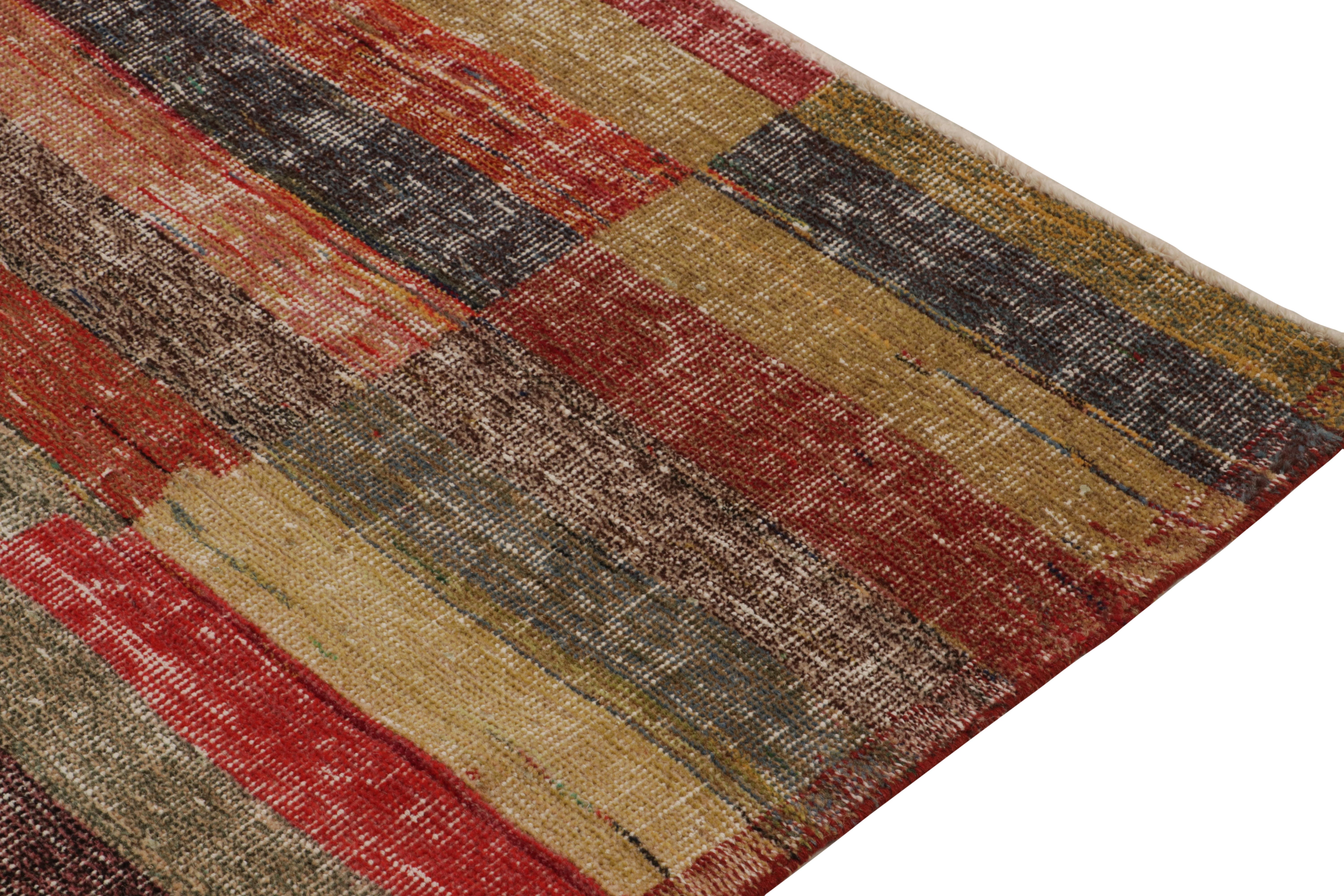 Annodato a mano Tappeto Zeki Müren vintage a strisce policrome, di Rug & Kilim in vendita