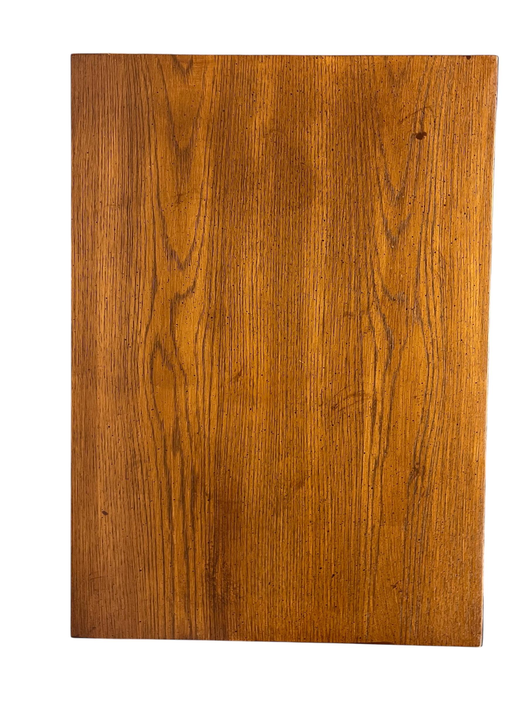 Mesa auxiliar vintage Dixie Campaigner de dos cajones en venta 4