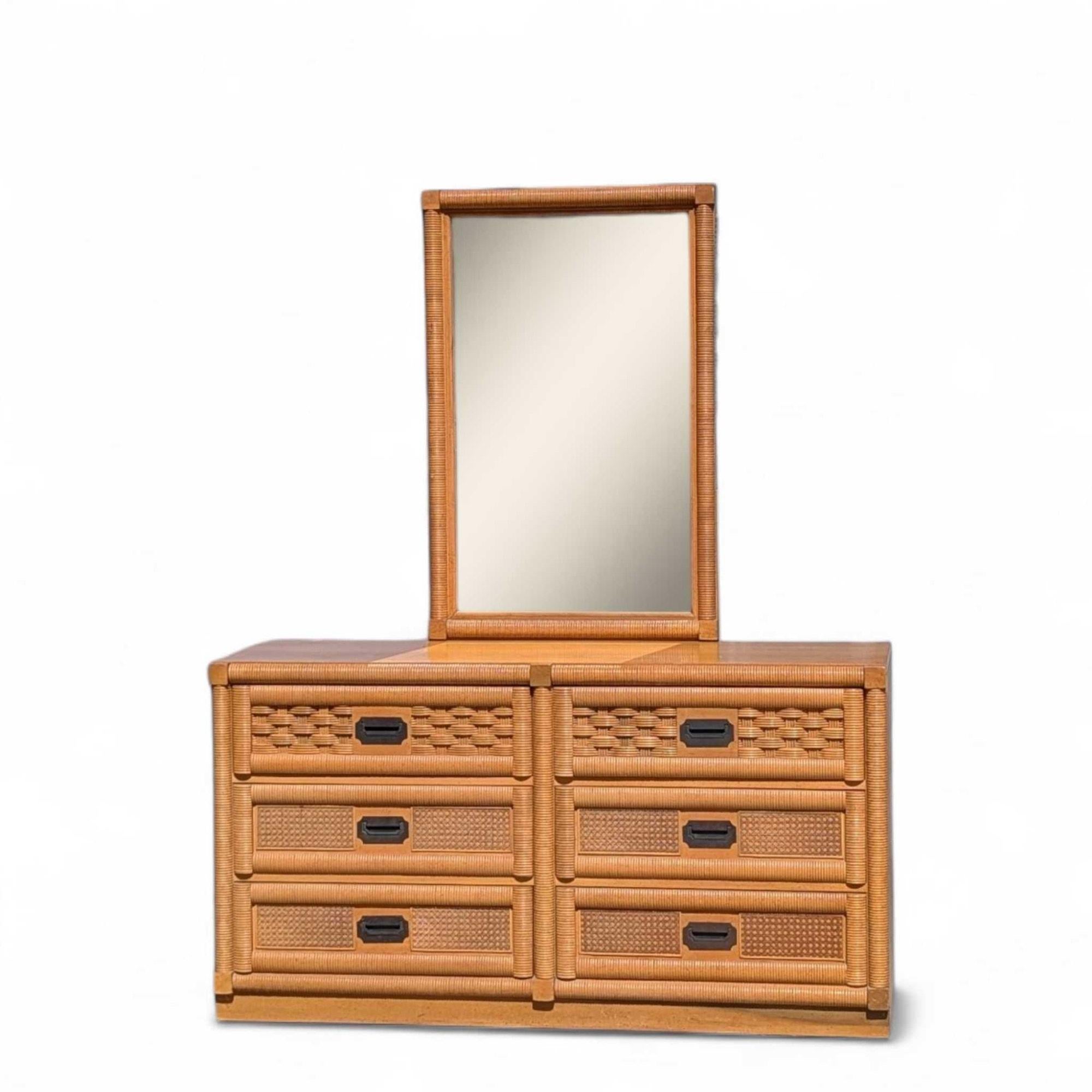 Vintage Dixie Commode en bois et rotin avec miroir, six tiroirs, style côtier en vente 2