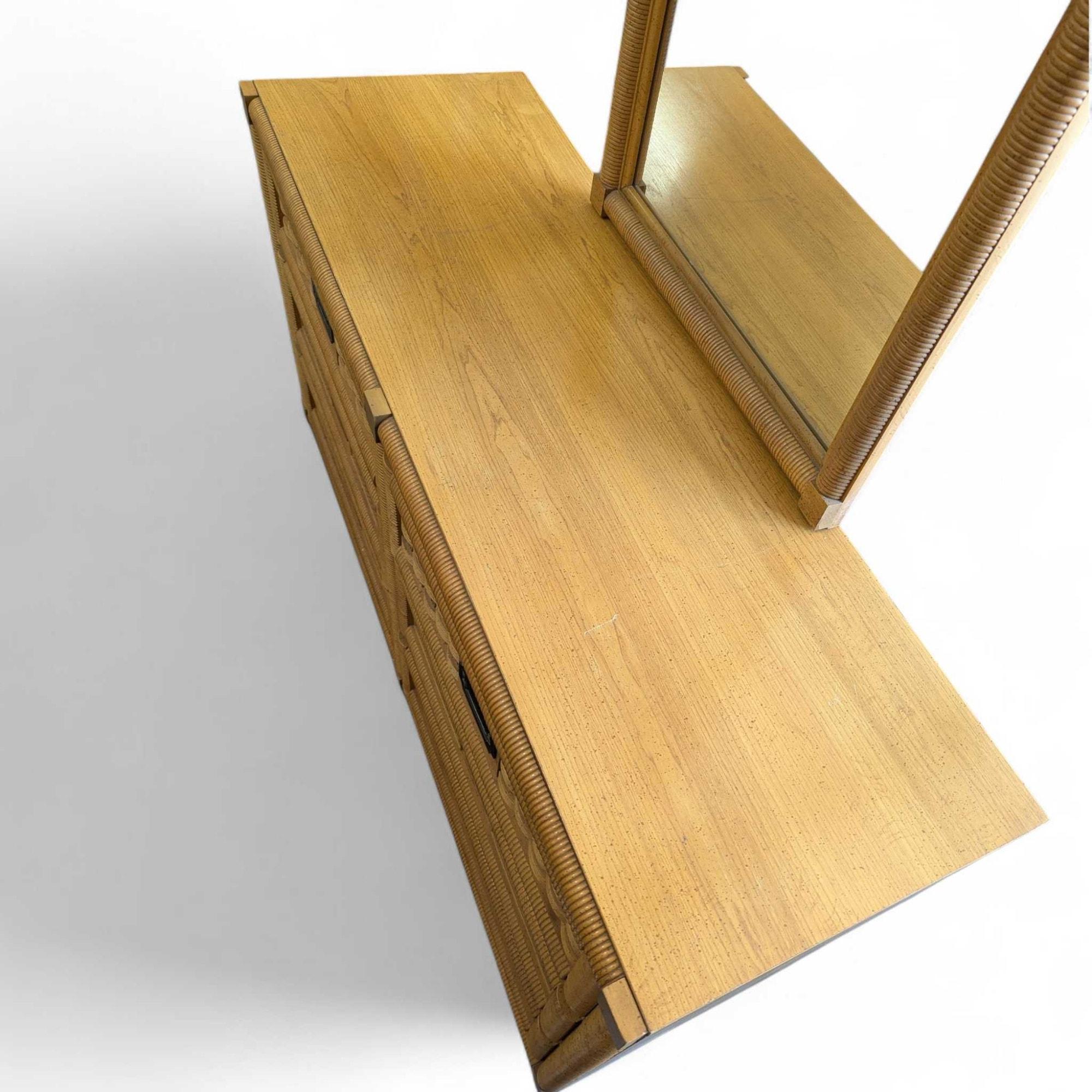Vintage Dixie Commode en bois et rotin avec miroir, six tiroirs, style côtier en vente 9