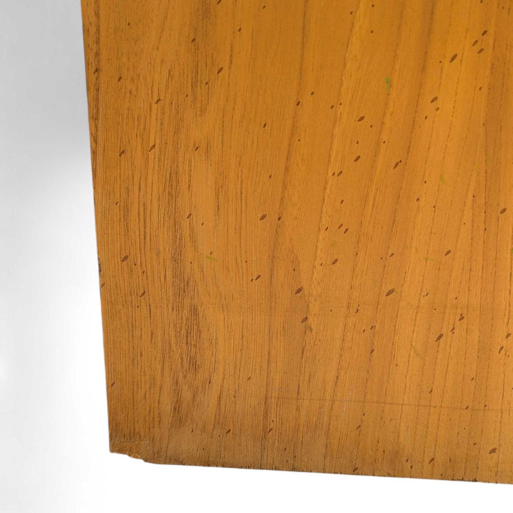 Bois Vintage Dixie Commode en bois et rotin avec miroir, six tiroirs, style côtier en vente