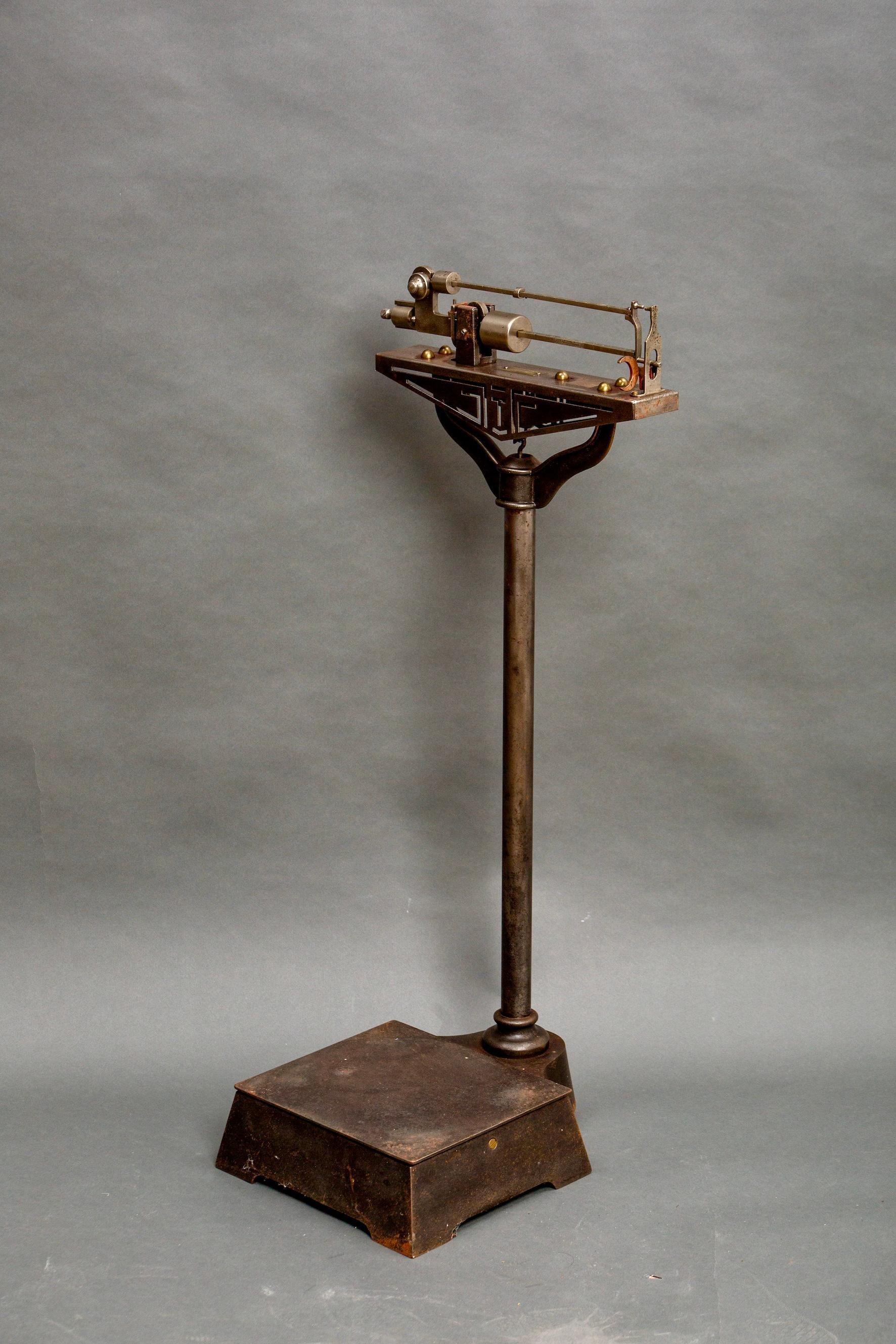 Français Balance de médecin vintage - 1930-1940 en vente