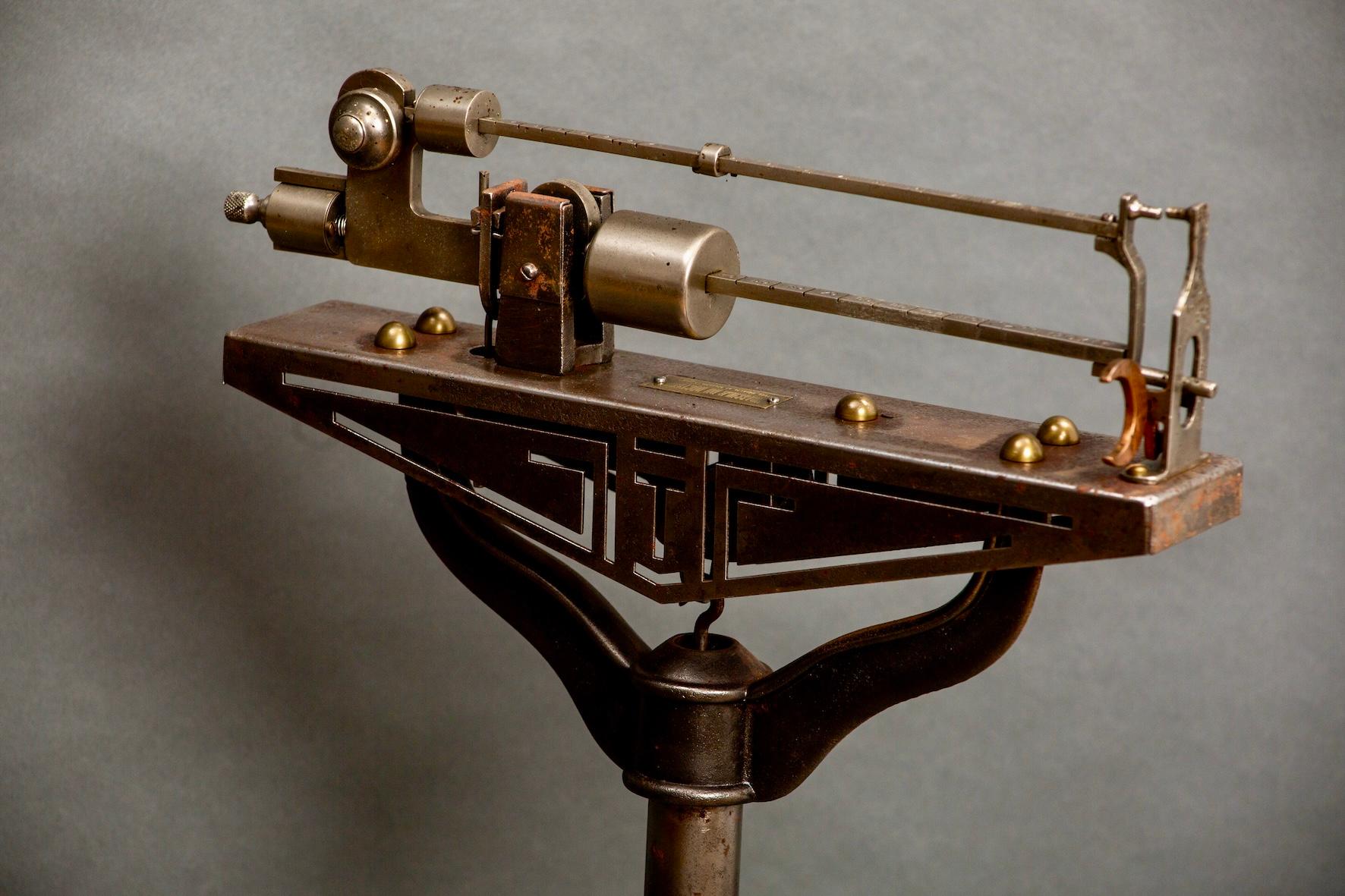 Fer Balance de médecin vintage - 1930-1940 en vente