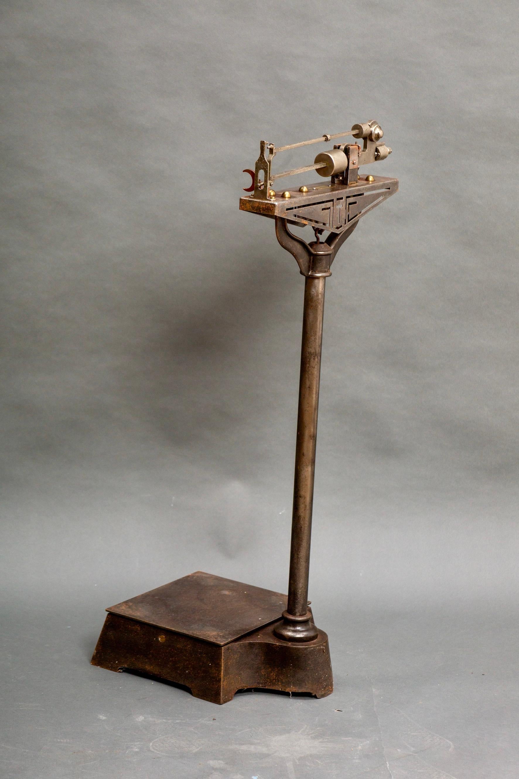 Balance de médecin vintage - 1930-1940 en vente 1