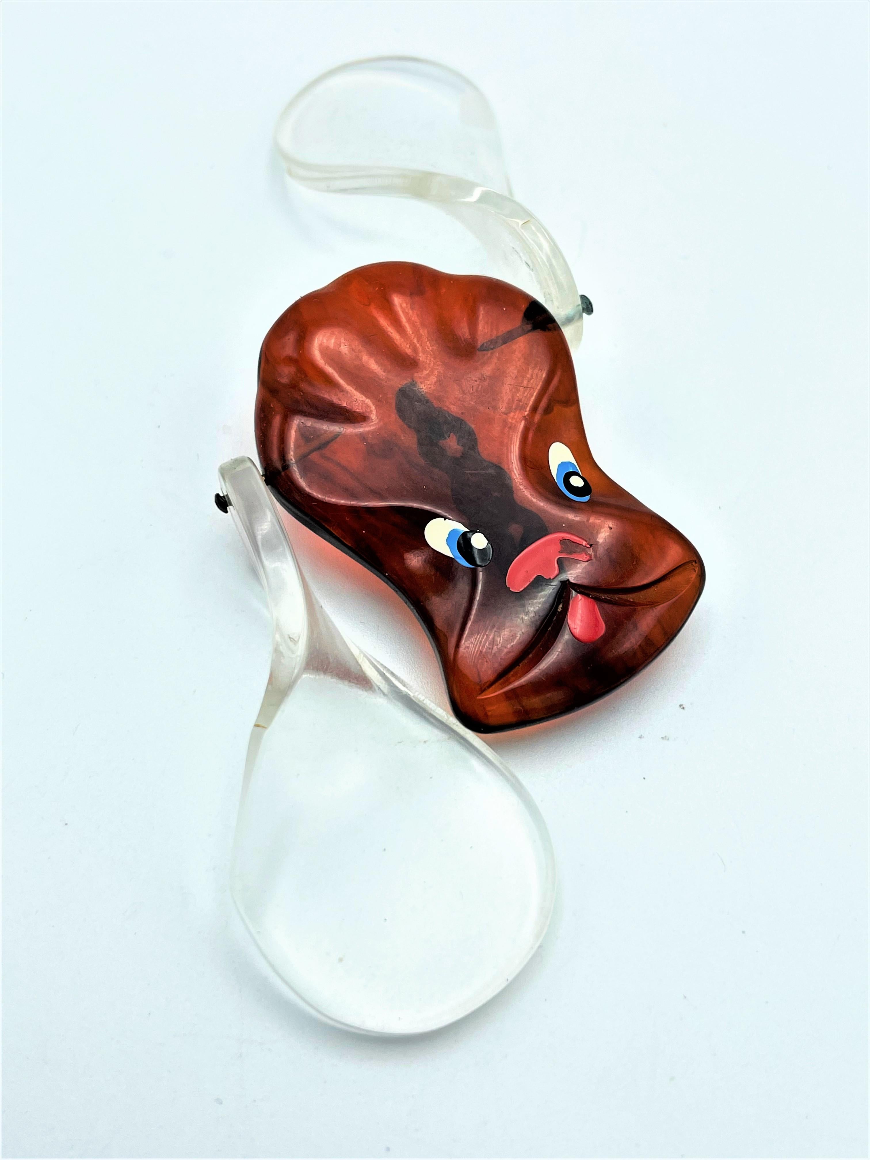 Vintage dog head brooch with big Lucite/acrylic ears from the 1940s USA In Good Condition For Sale In Stuttgart, DE