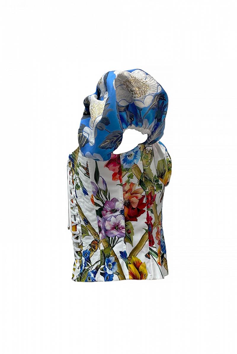 DOLCE and GABBANA

Dolce&Gabbana corset top is made of floral print cotton. 

The shoulders are decorated with puff sleeves. 

Zip fastening on the side.

2010s, Italy.

Content: cotton, polyamide, silk 



Size: 44 - L



Bust 35.4