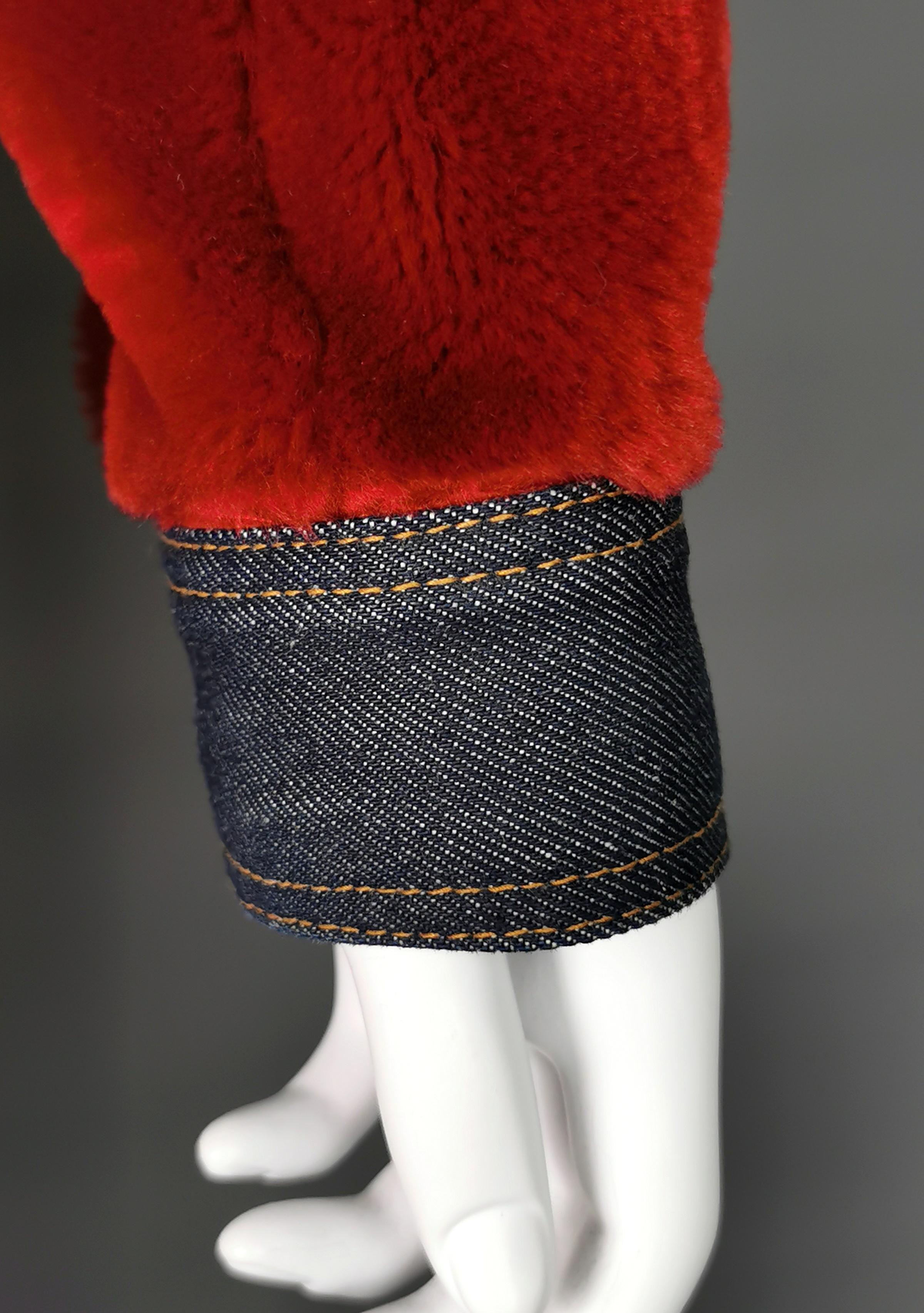 Vintage Dolce & Gabbana veste courte en fausse fourrure rouge 5