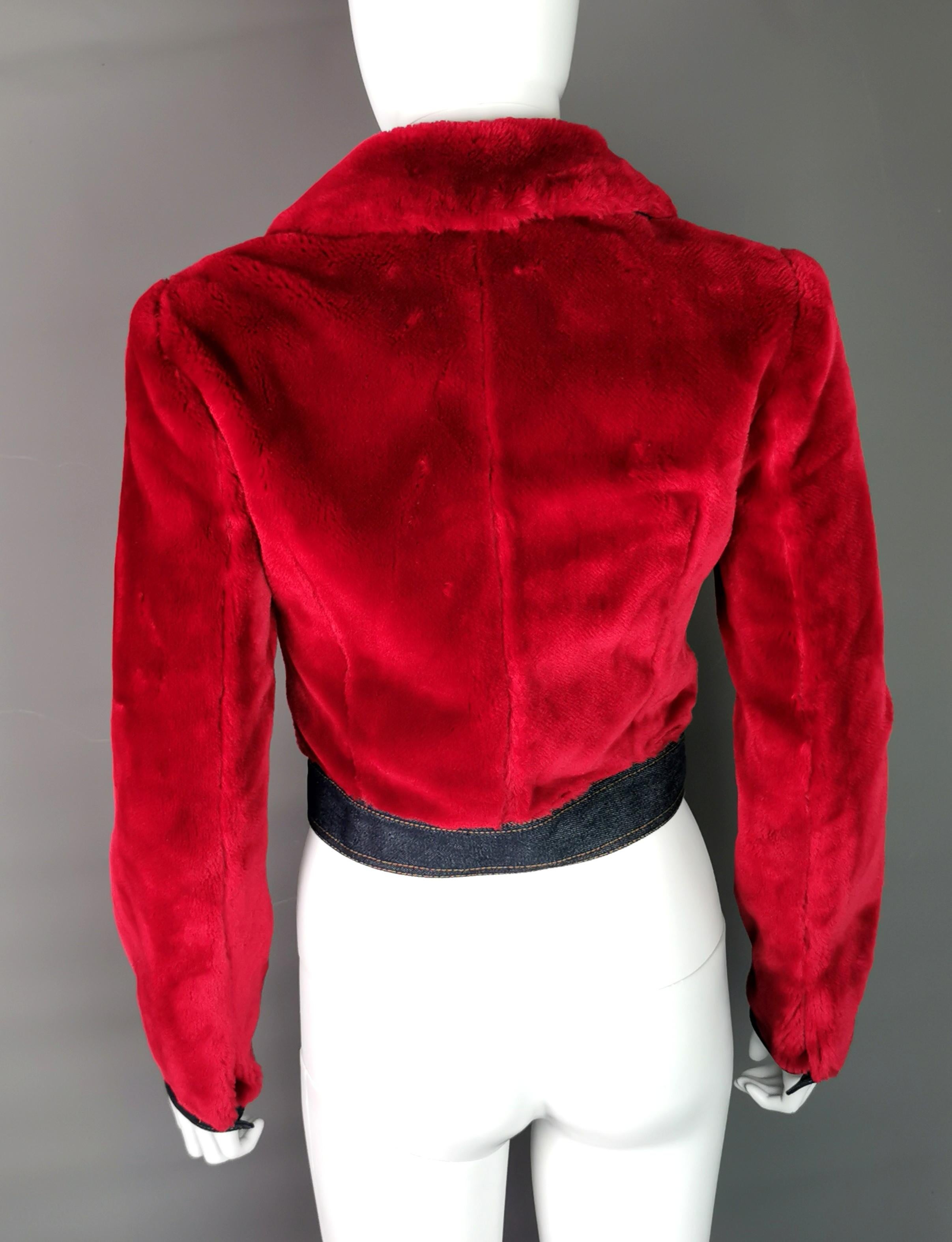 Vintage Dolce & Gabbana veste courte en fausse fourrure rouge 8