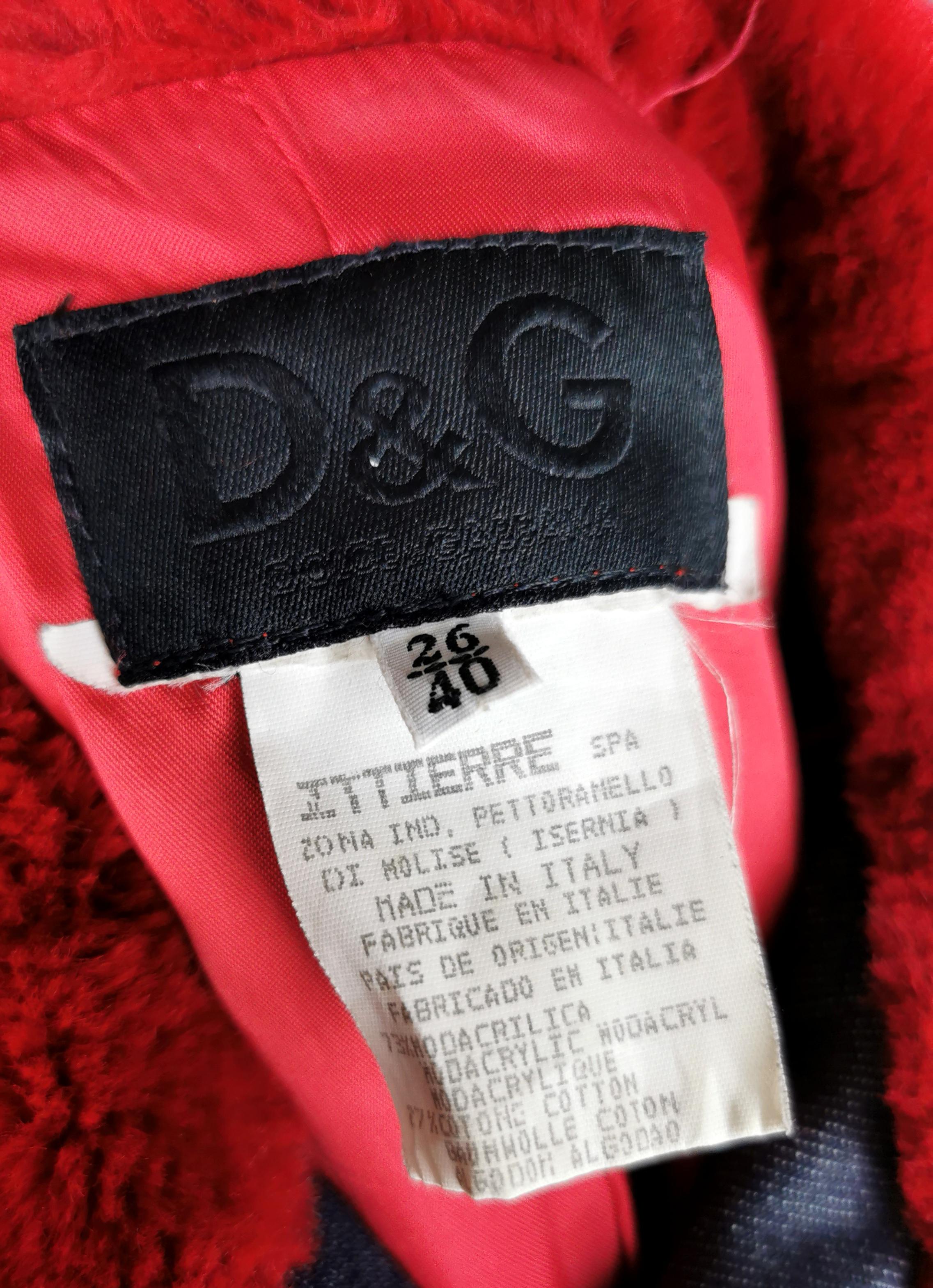 Vintage Dolce & Gabbana veste courte en fausse fourrure rouge 10