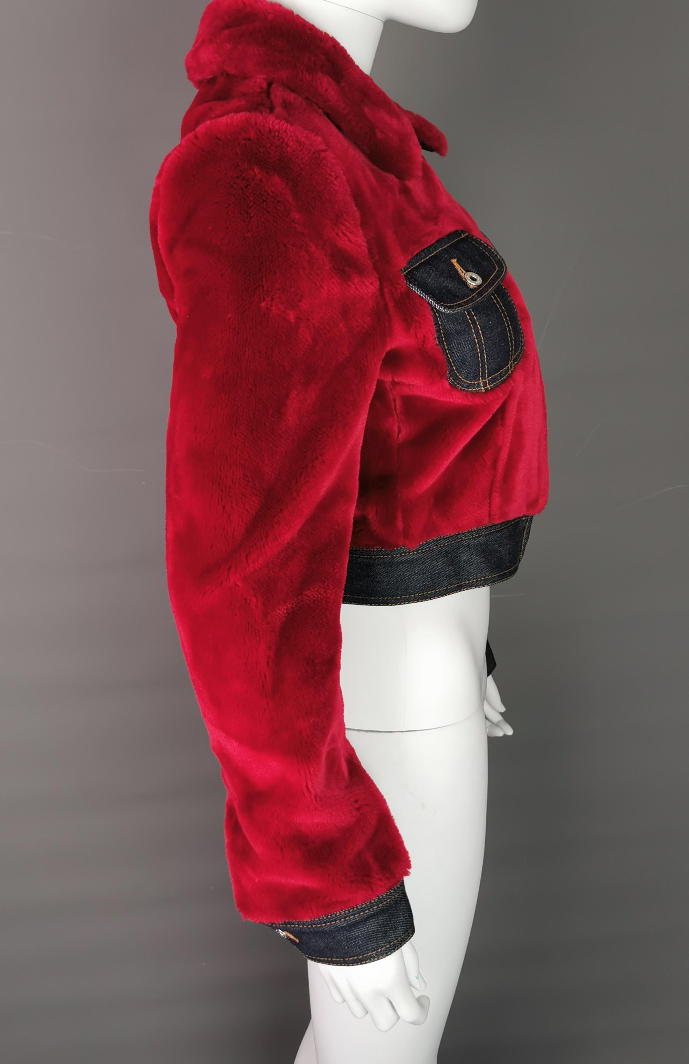 Vintage Dolce & Gabbana veste courte en fausse fourrure rouge 1