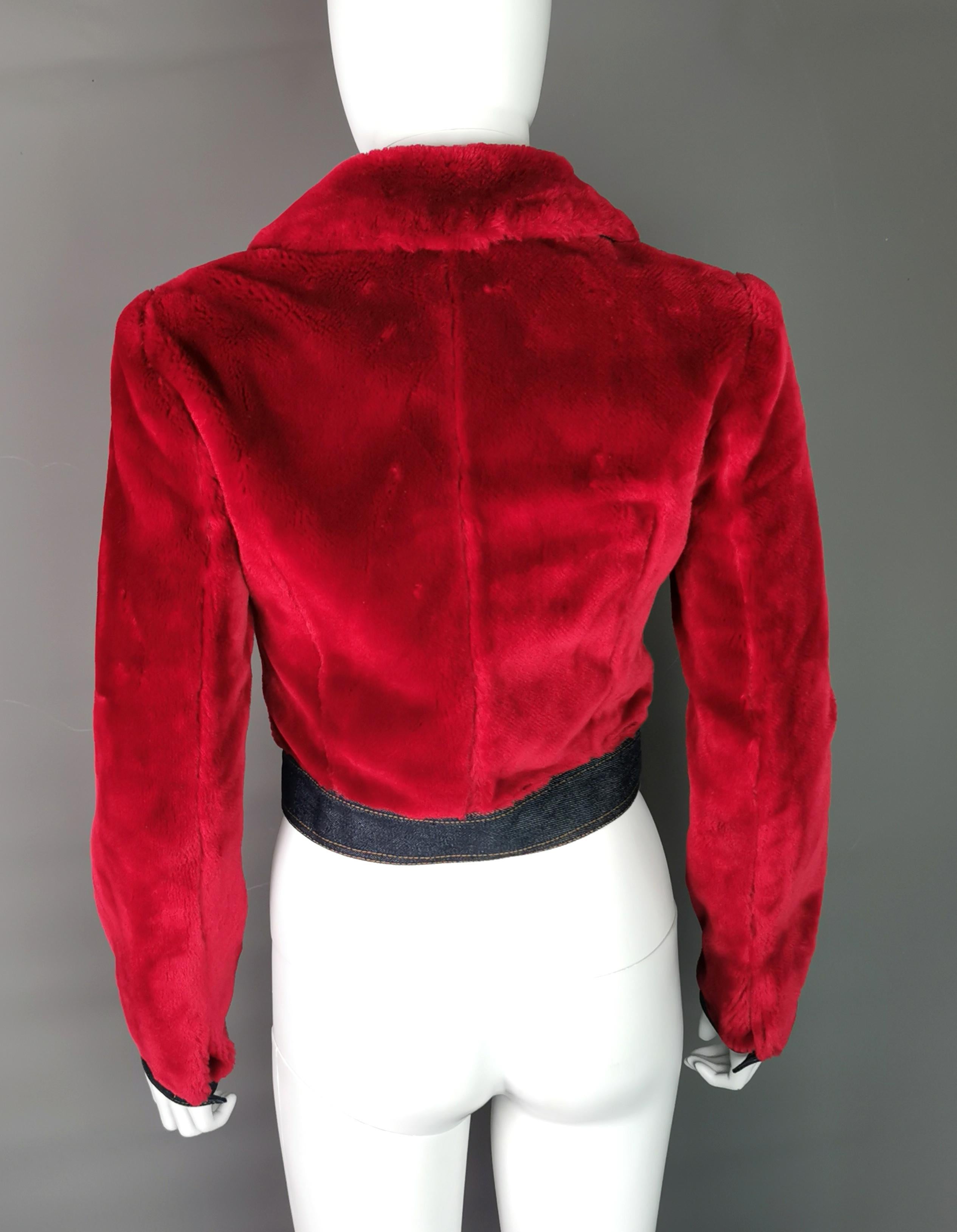 Vintage Dolce & Gabbana veste courte en fausse fourrure rouge 2