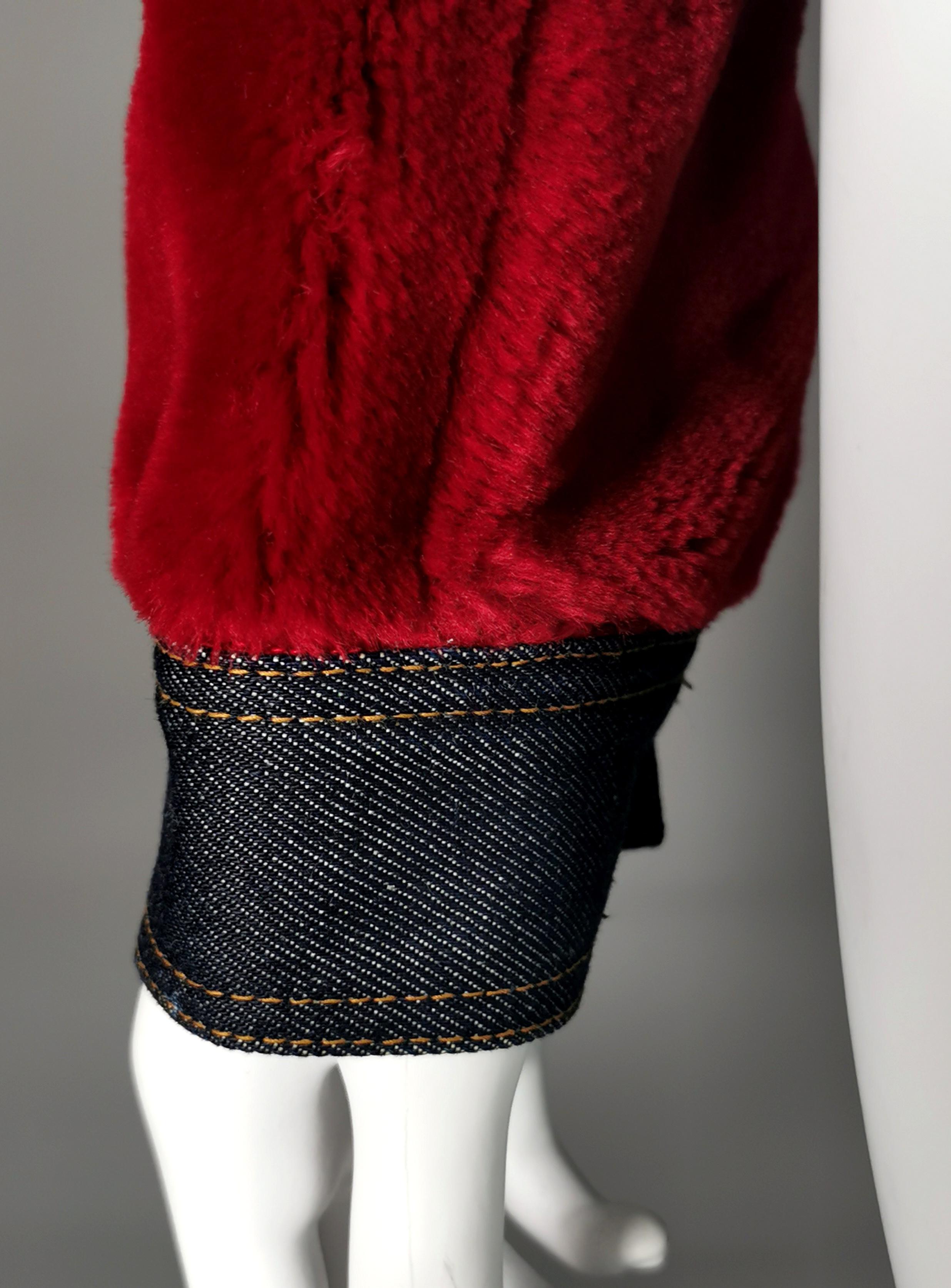 Vintage Dolce & Gabbana veste courte en fausse fourrure rouge 4