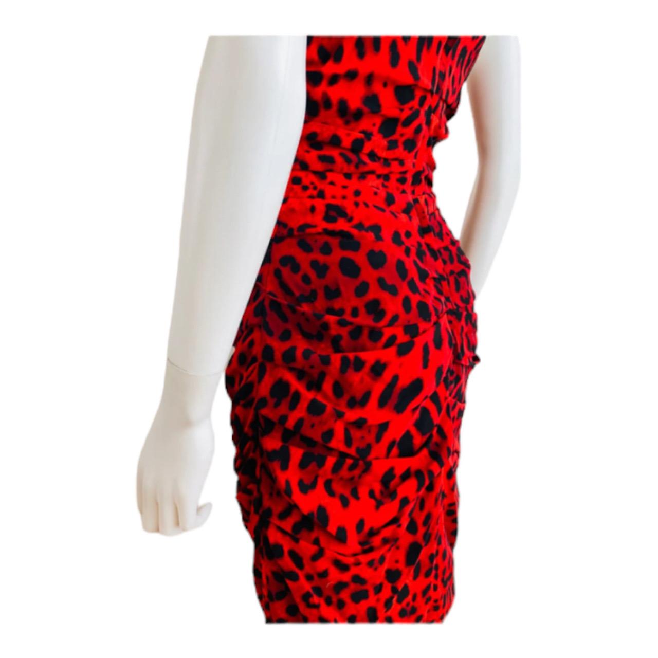Vintage Dolce + Gabbana 2000s Silk Red Leopard Print Fitted Ruched Mini Dress For Sale 2