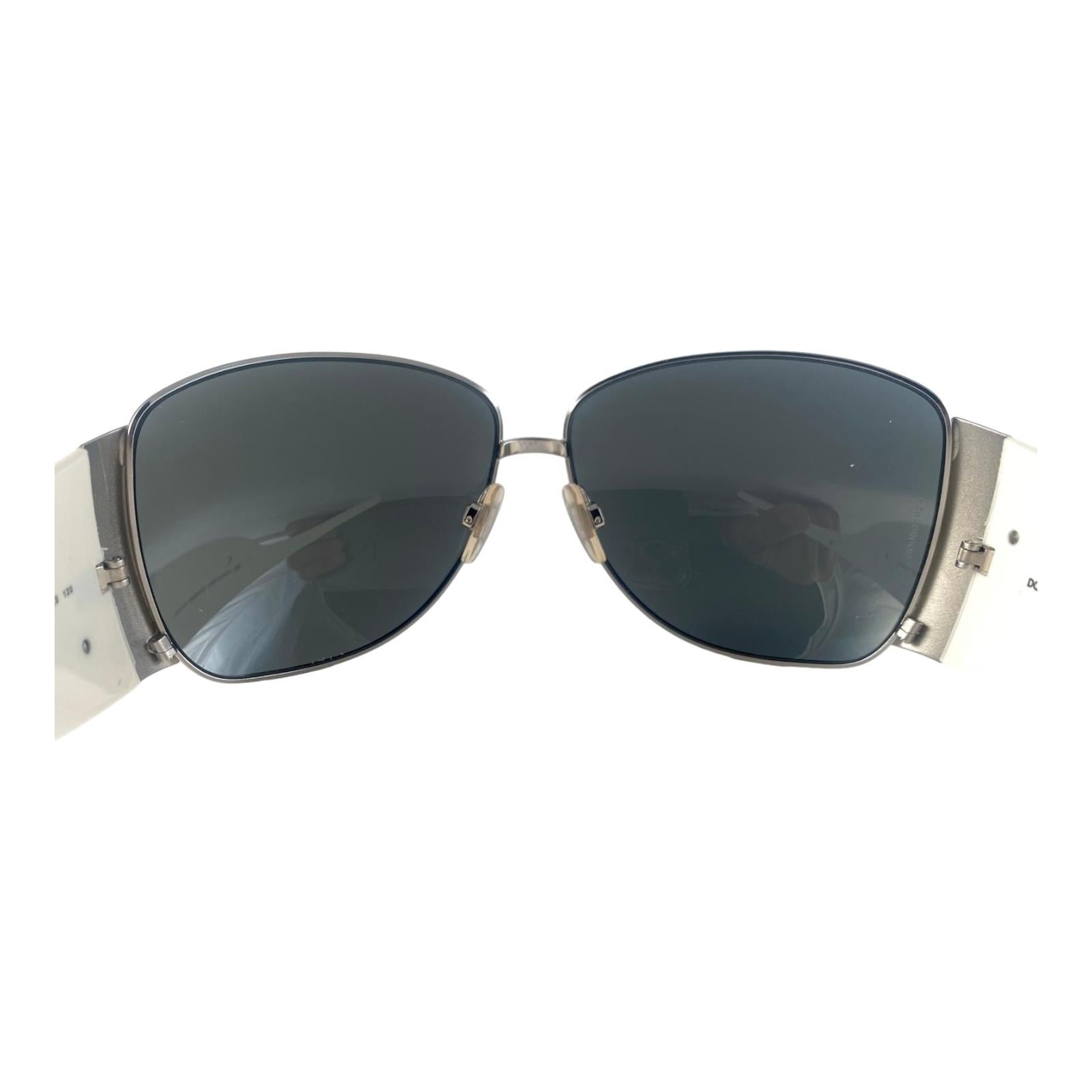 Vintage Dolce & Gabbana 2014 White & Silver Bubble Wrap Sunglasses 2000's Y2K For Sale 1