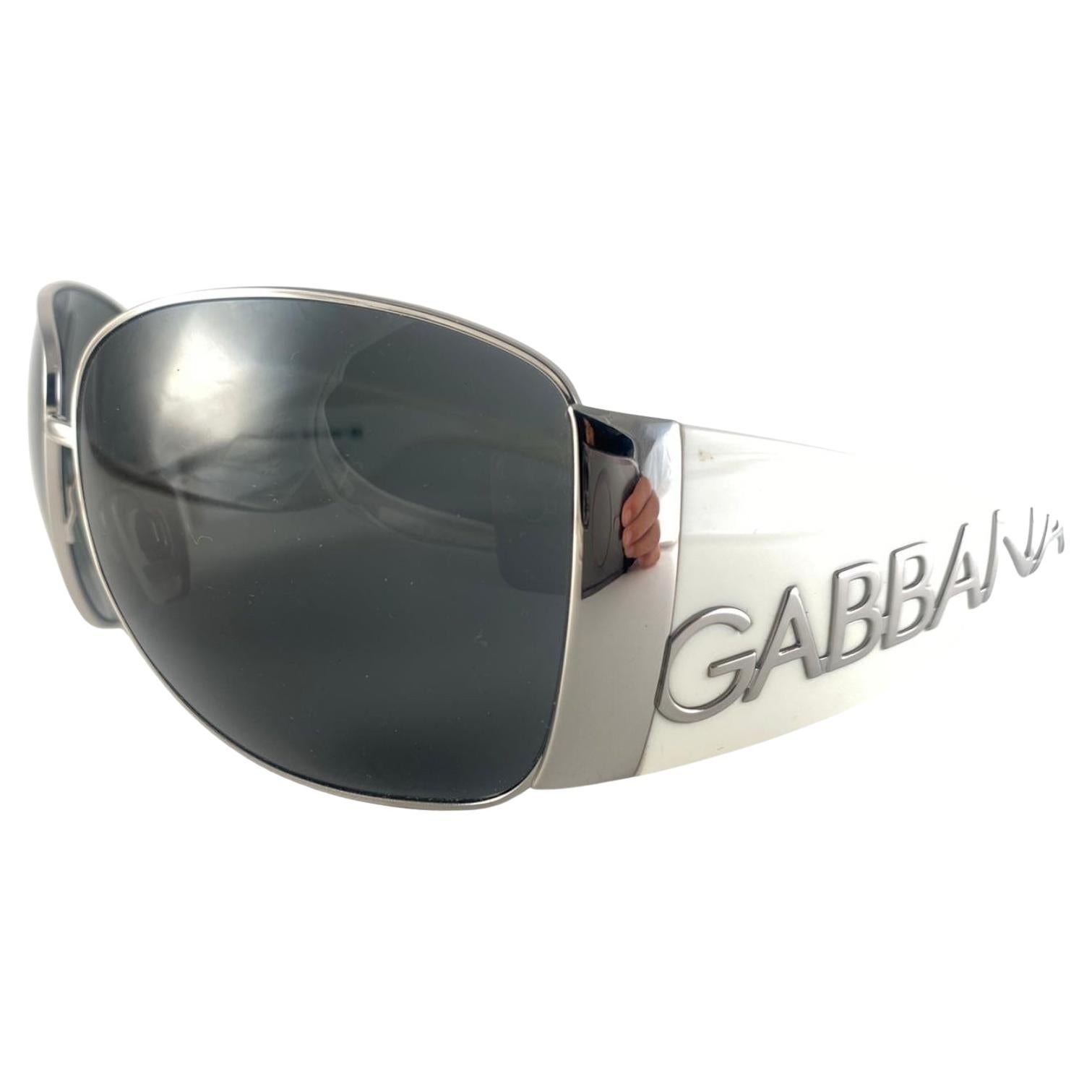 Vintage Dolce & Gabbana 2014 White & Silver Bubble Wrap Sunglasses 2000's Y2K For Sale