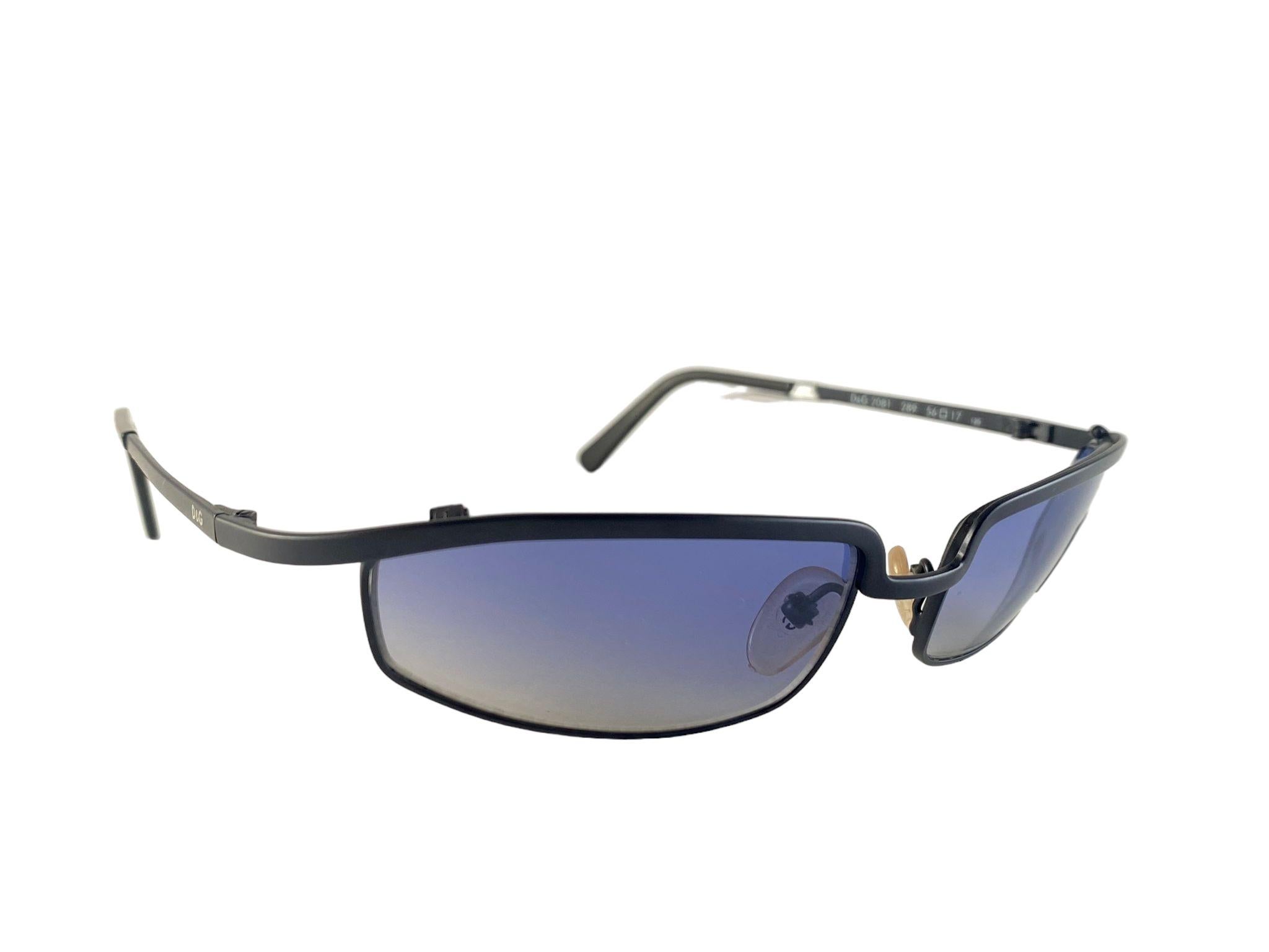Vintage Dolce & Gabbana 2081 Black Shield Sunglasses 2000's Y2K For Sale 2