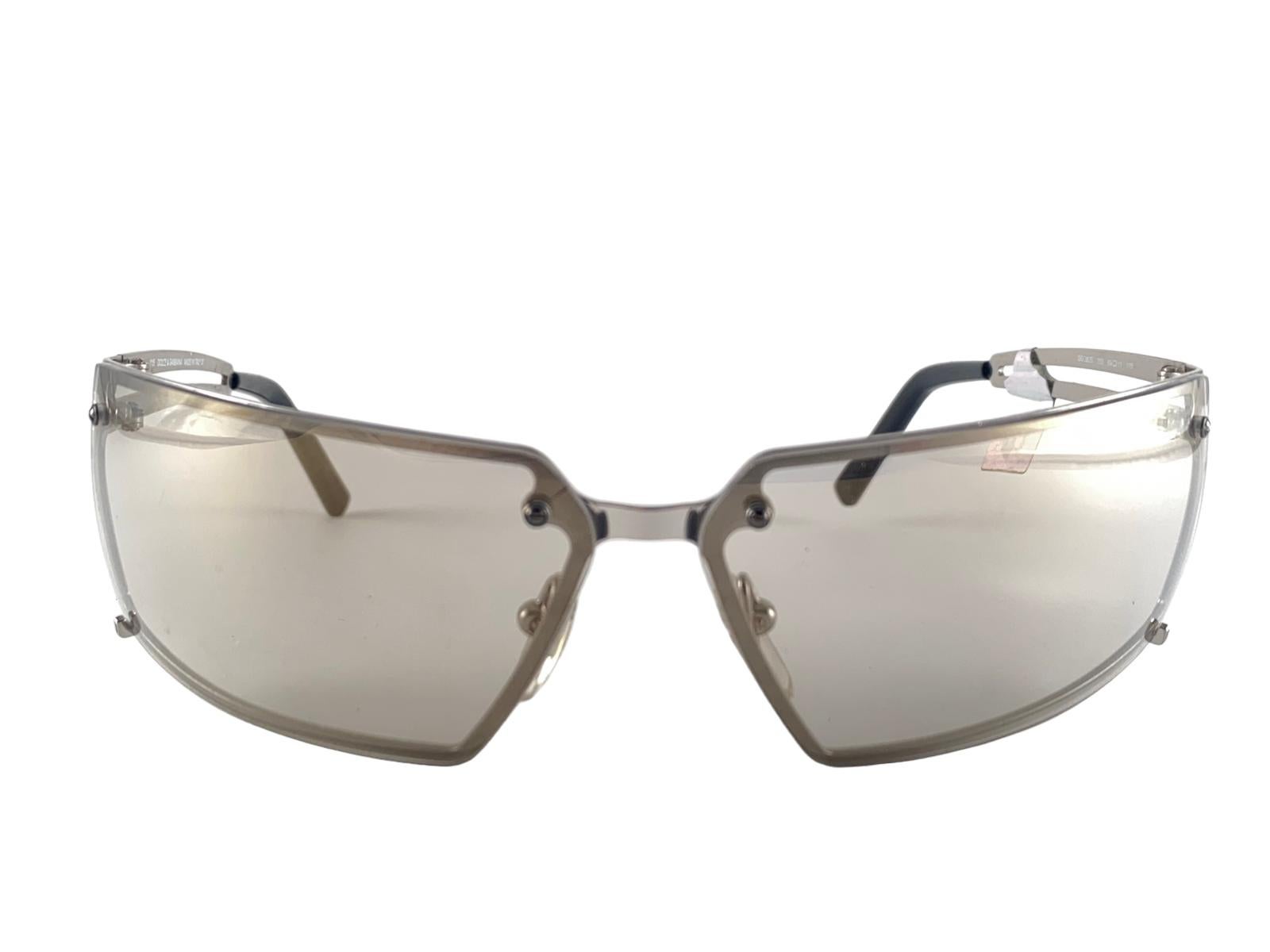 Eye Catching Dolce & Gabbana silver shield  frame with grey mirrored lenses.

New! Never Worn Or Displayed

This Item May Show Minor Sign Of Wear Due To Storage.



FRONT : 18  CMS


LENS WIDTH : 7 CMS


LENS HEIGHT : 3.5 CMS


TEMPLES : 11 CMS