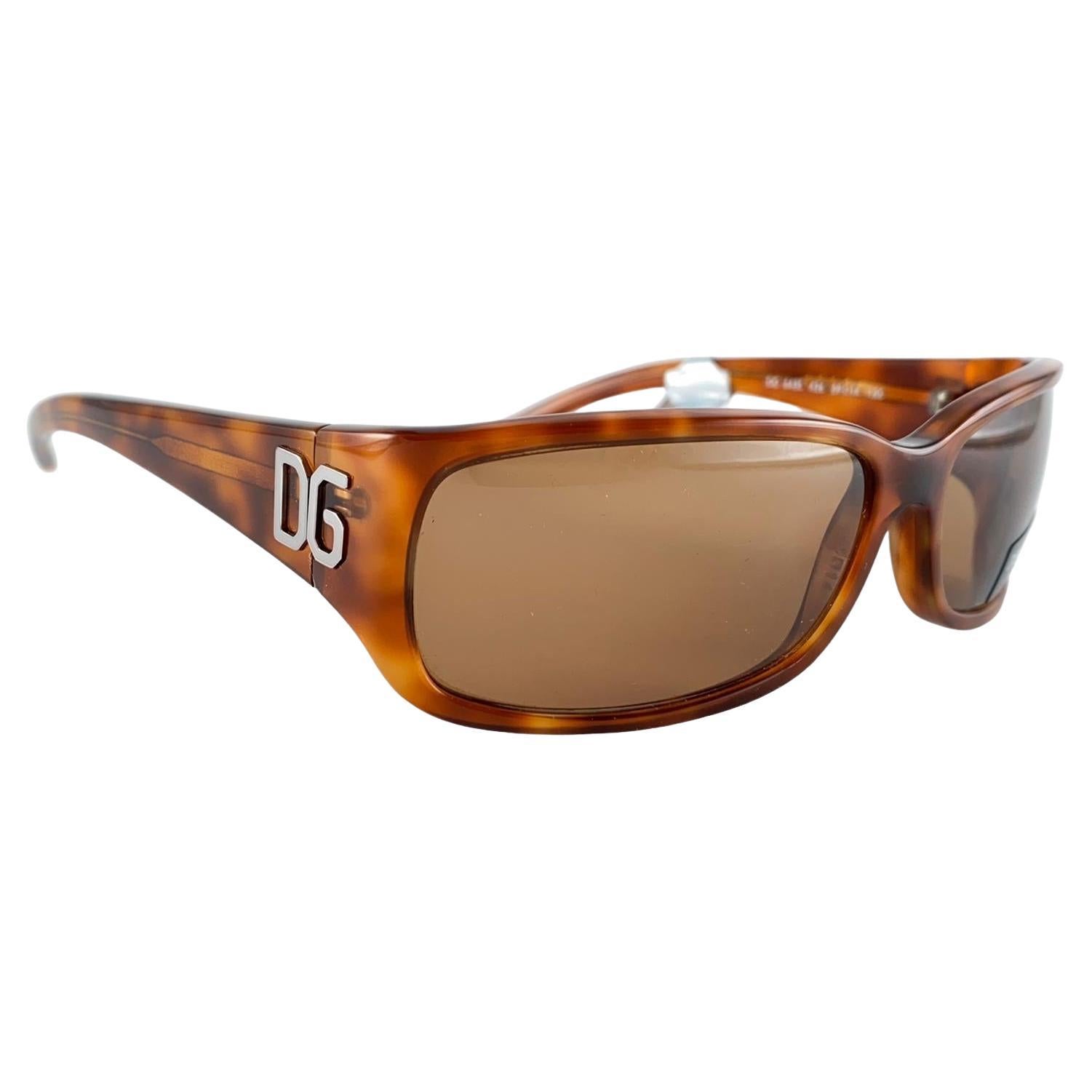 Eye Catching Dolce & Gabbana medium tortoise frame with medium brown lenses.

New! Never Worn Or Displayed

This Item May Show Minor Sign Of Wear Due To Storage.


FRONT : 15  CMS


LENS WIDTH : 6 CMS


LENS HEIGHT : 3.5 CMS


TEMPLES : 12 CMS
