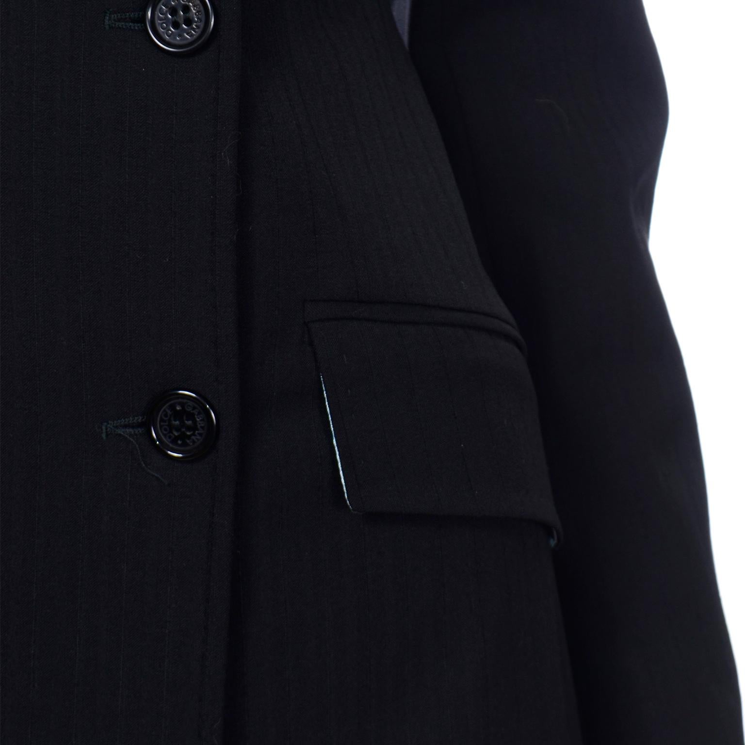 Tailleur jupe et veste vintage Dolce Gabbana noire à double boutonnage en vente 3