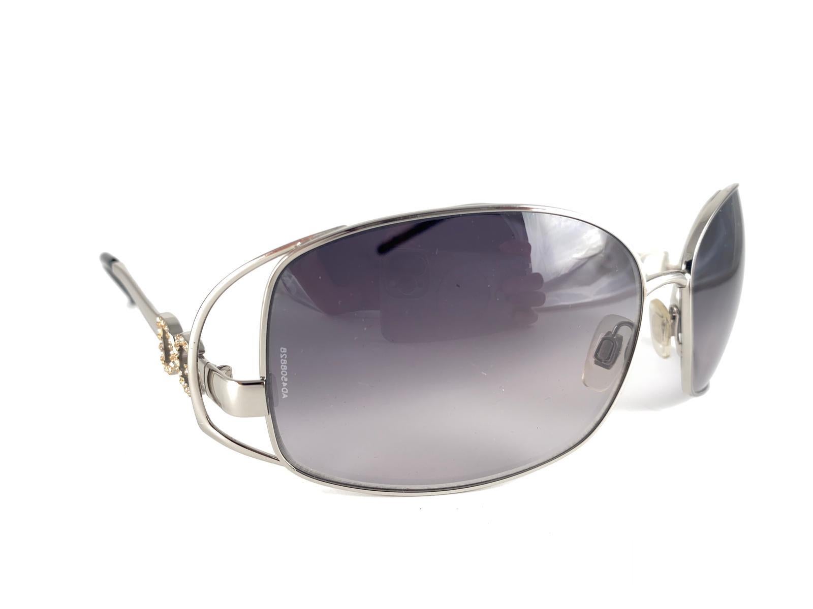 Vintage Dolce & Gabbana DG 2016 Silver 2010 Occhiali da sole Italia in vendita 1