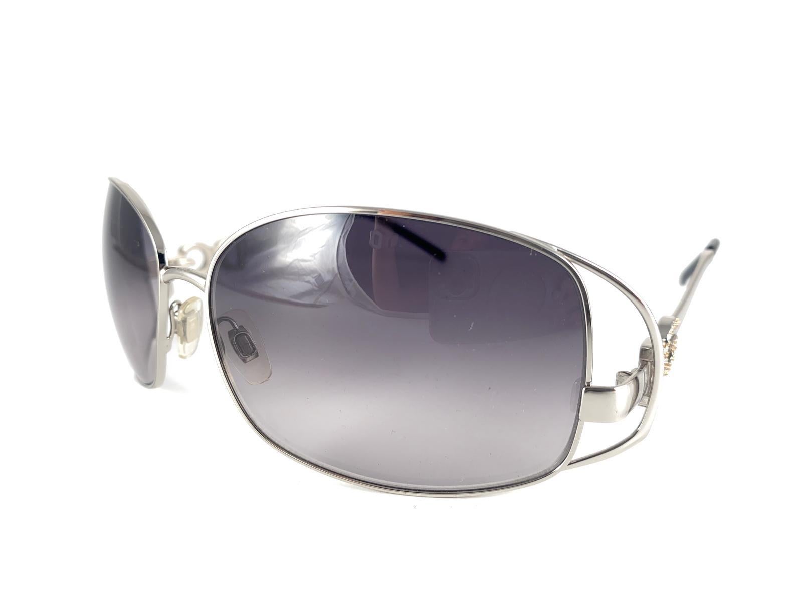 Vintage Dolce & Gabbana DG 2016 Silver 2010 Occhiali da sole Italia in vendita 3