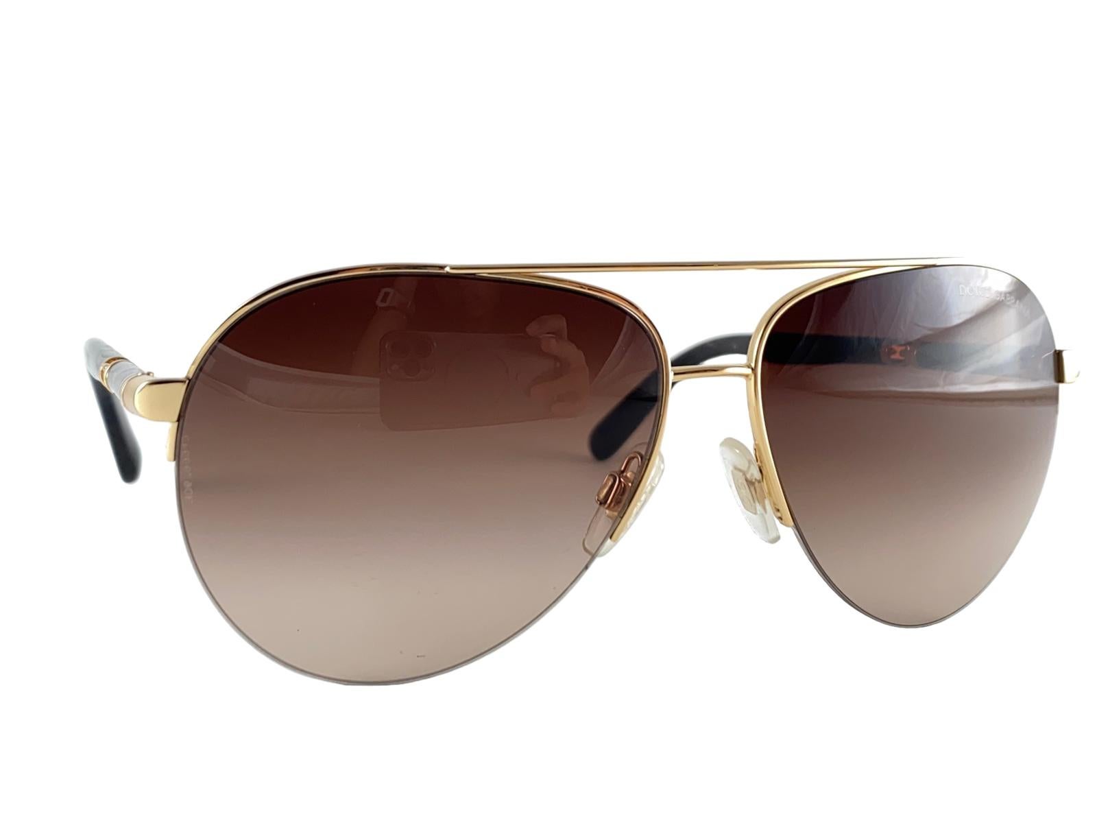 Women's or Men's Vintage Dolce & Gabbana DG 2115 Aviator Sunglasses 2000's Y2K For Sale