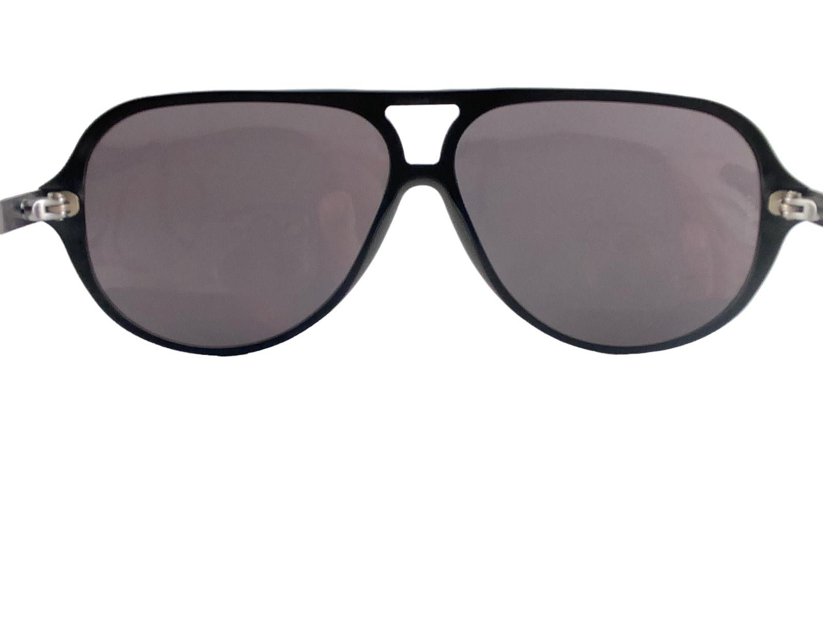 Women's or Men's Vintage Dolce & Gabbana DG 3065 Black Aviator Sunglasses 2000's Y2K For Sale